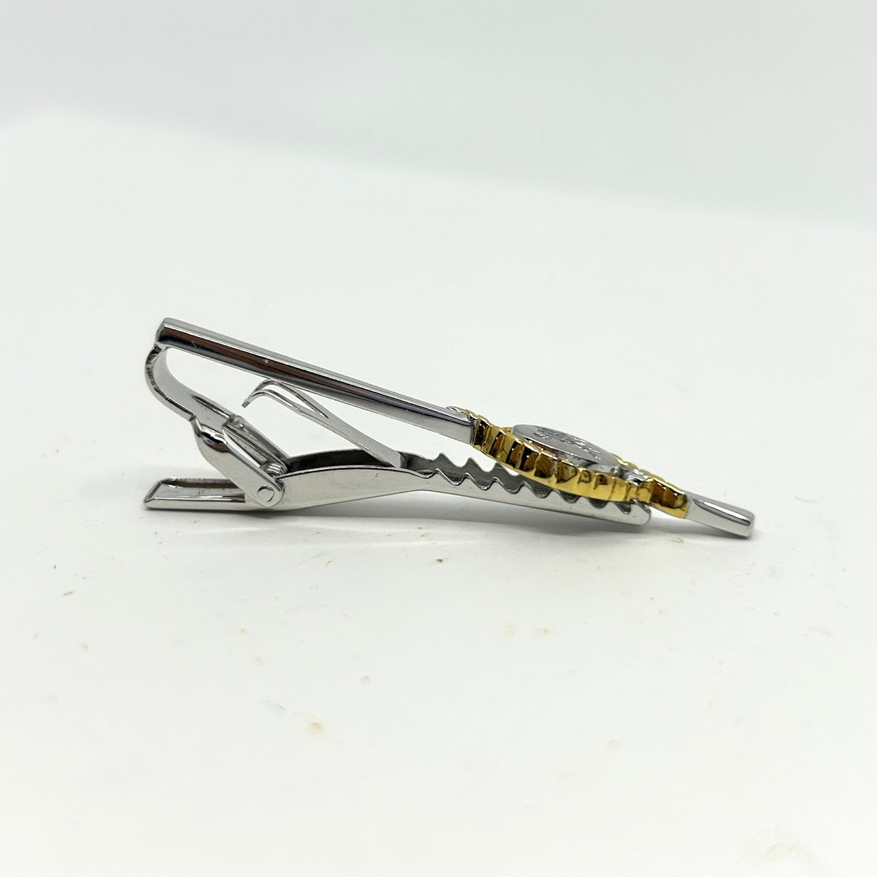 バーバリーズ Burberrys タイピン ネクタイピン ロゴ刻印 ナイトロゴ ホース シルバー ゴールド コンビカラー メンズ 紳士 ビジネス 箱付き H4