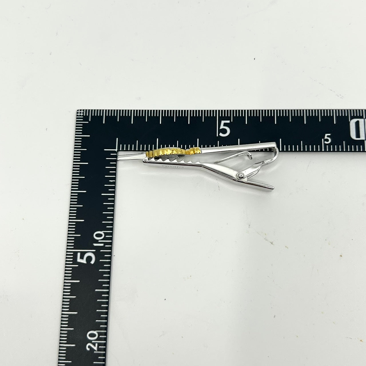 バーバリーズ Burberrys タイピン ネクタイピン ロゴ刻印 ナイトロゴ ホース シルバー ゴールド コンビカラー メンズ 紳士 ビジネス 箱付き H4