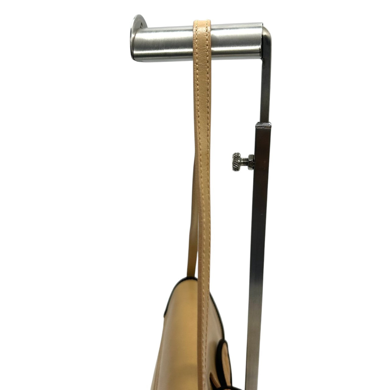 美品 フルラ FURLA ショルダーバッグ レザー ベージュ リボン 斜め掛け可 ワンショルダー エレガント 上品 イタリア製 フォーマル カジュアル デイリーユース シンプル クラシック レディース 大人 スタイリッシュ 自立可 U2