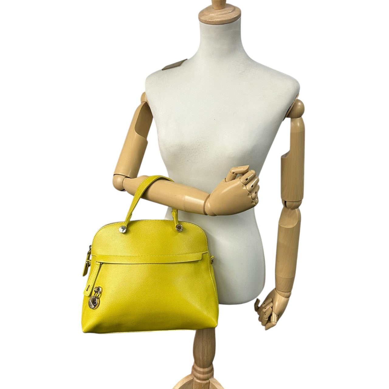 【美品】FURLA フルラ パイパー M 2way ハンドバッグ ショルダーバッグ ドーム型 レザー 本革 イエロー 黄色 ゴールド金具 斜め掛け可 レディース エレガント フォーマル カジュアル 通勤 自立可 G1