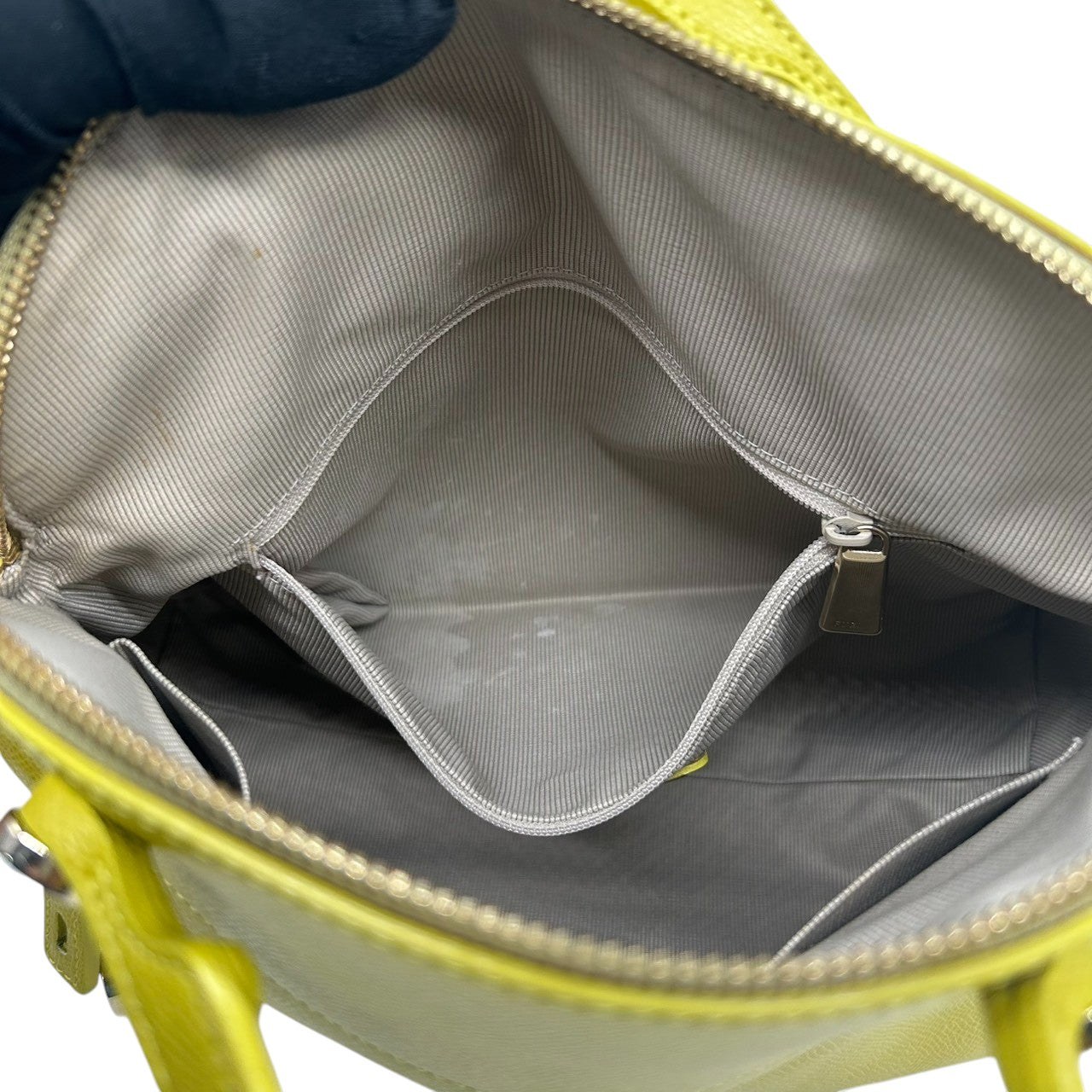 【美品】FURLA フルラ パイパー M 2way ハンドバッグ ショルダーバッグ ドーム型 レザー 本革 イエロー 黄色 ゴールド金具 斜め掛け可 レディース エレガント フォーマル カジュアル 通勤 自立可 G1