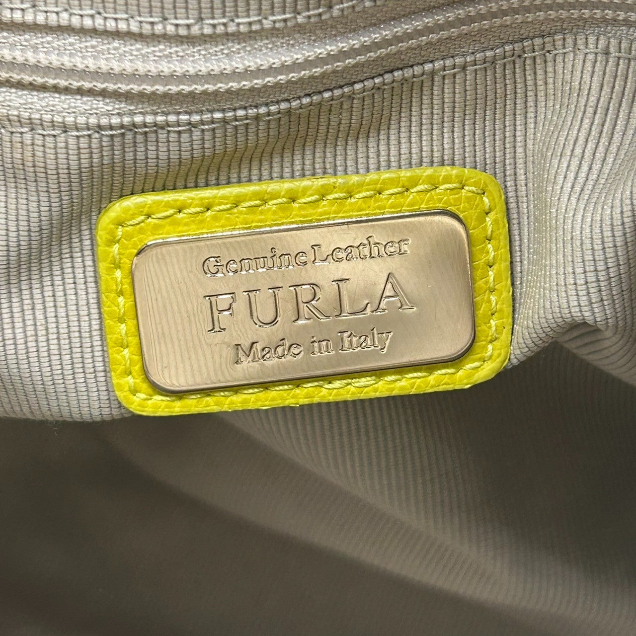 【美品】FURLA フルラ パイパー M 2way ハンドバッグ ショルダーバッグ ドーム型 レザー 本革 イエロー 黄色 ゴールド金具 斜め掛け可 レディース エレガント フォーマル カジュアル 通勤 自立可 G1