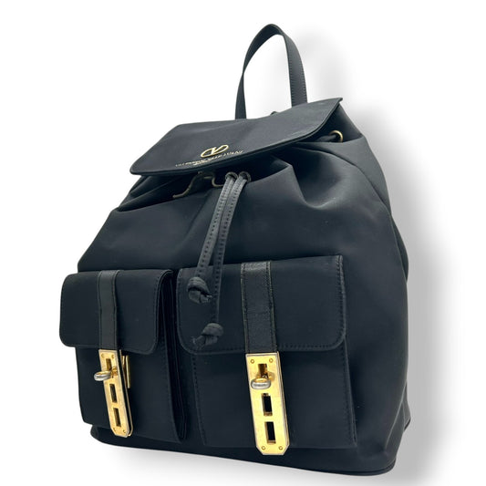 ヴァレンティノ ガラヴァーニ SPORT リュック デイパック ナイロン レザー ブラック Vロゴ 巾着式 ダブルポケット ゴールド金具 A4可 大容量 軽量 レディース メンズ ユニセックス 通勤 通学 旅行 エレガント s52