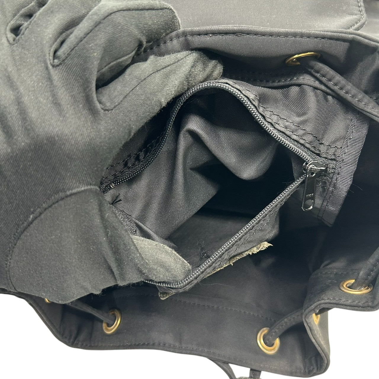 ヴァレンティノ ガラヴァーニ SPORT リュック デイパック ナイロン レザー ブラック Vロゴ 巾着式 ダブルポケット ゴールド金具 A4可 大容量 軽量 レディース メンズ ユニセックス 通勤 通学 旅行 エレガント s52