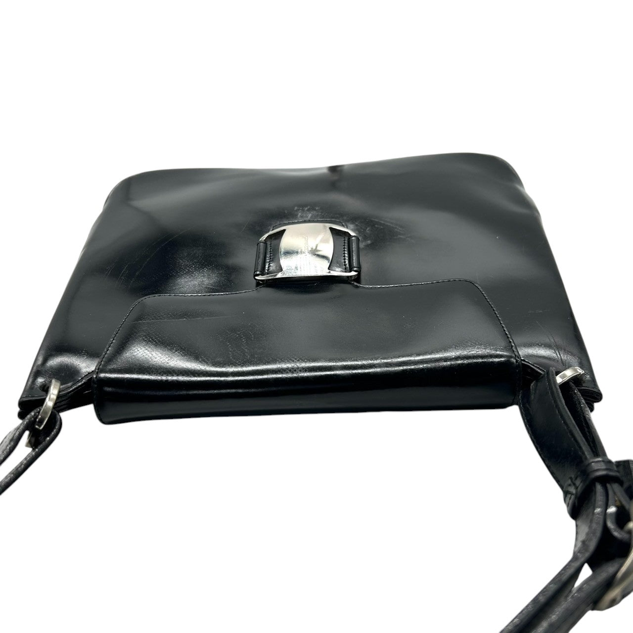 サルヴァトーレフェラガモ ショルダーバッグ ワンショルダー ヴァラプレート レザー 本革 ブラック 黒 シルバー金具 A4収納可 レディース 通勤 ビジネス フォーマル エレガント イタリア製 Salvatore Ferragamo s52