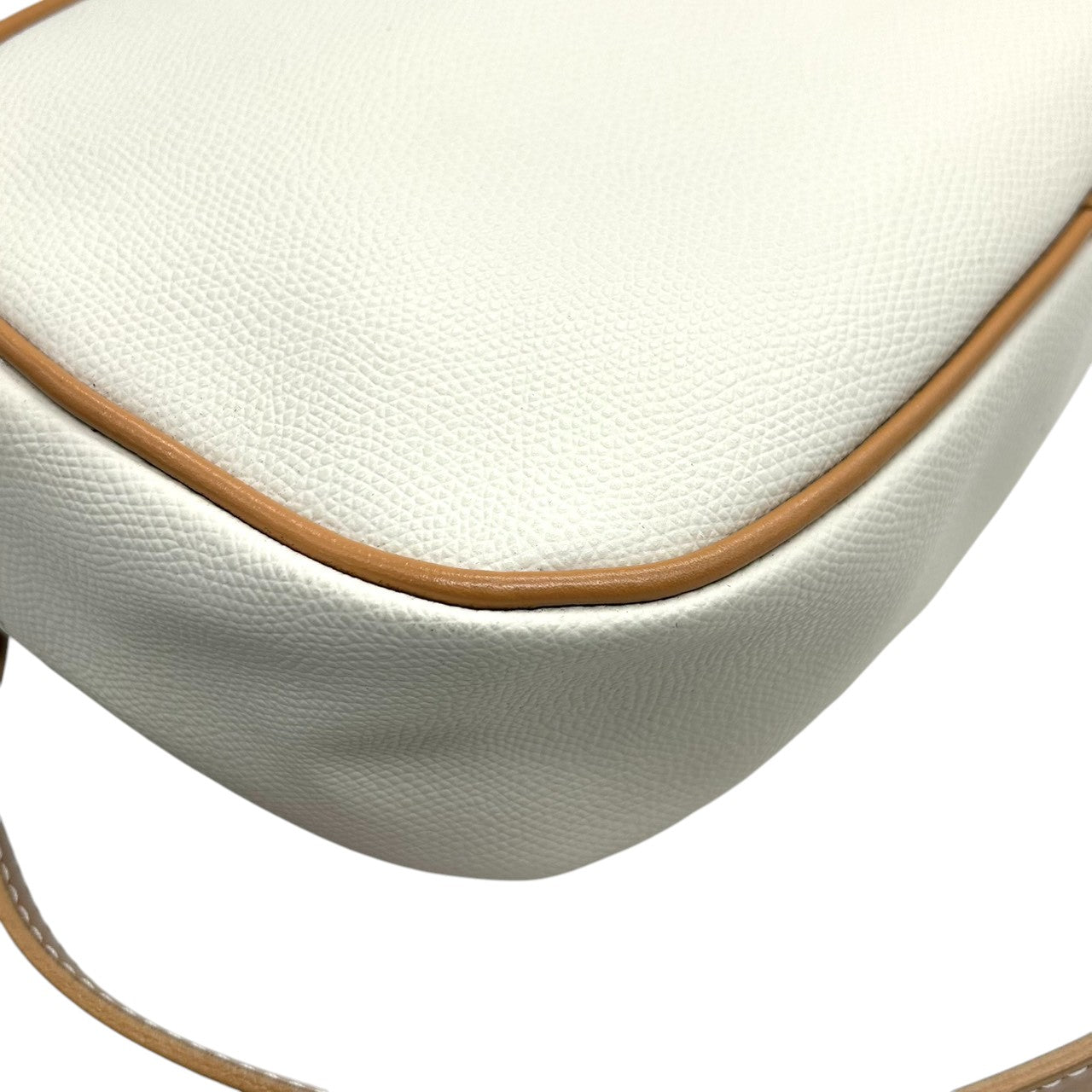 レリアン ショルダーバッグ カメラバッグ 斜め掛け可 本革 レザー バイカラー ホワイト ブラウン ベルトモチーフ ステッチ ゴールド金具 レディース 高級 エレガント 上品 大人可愛い キレイめ カジュアル イタリア製 Leilian s84