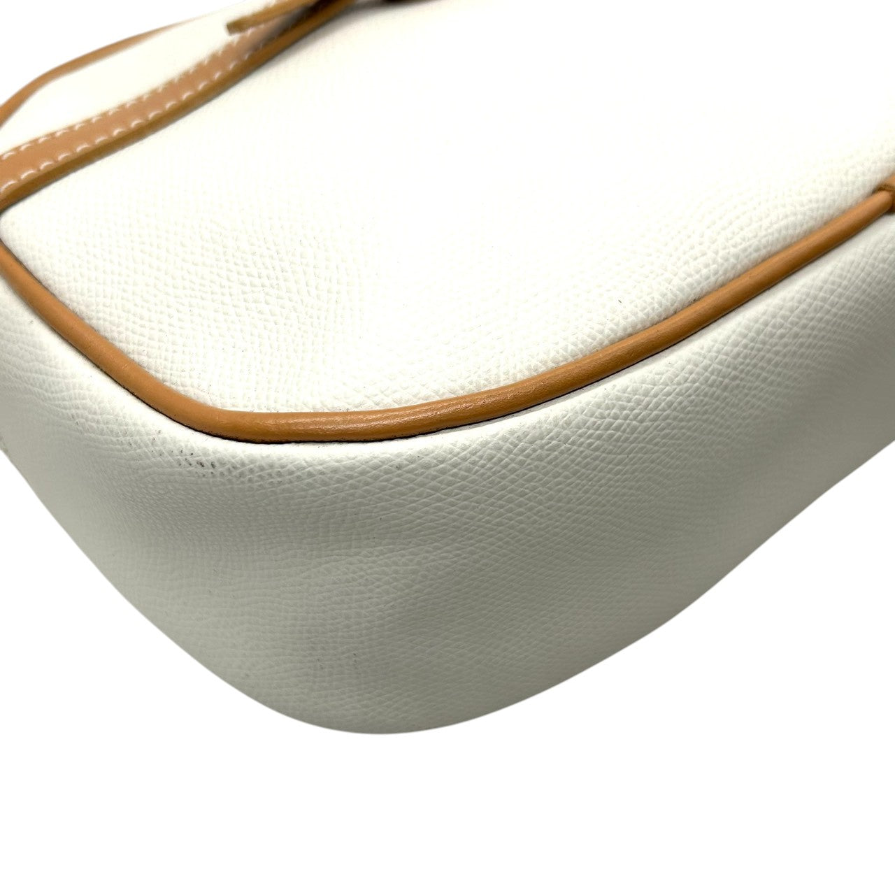 レリアン ショルダーバッグ カメラバッグ 斜め掛け可 本革 レザー バイカラー ホワイト ブラウン ベルトモチーフ ステッチ ゴールド金具 レディース 高級 エレガント 上品 大人可愛い キレイめ カジュアル イタリア製 Leilian s84