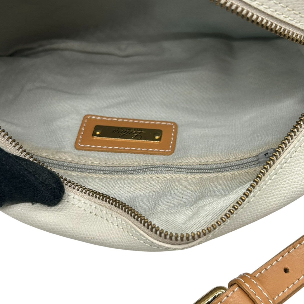 レリアン ショルダーバッグ カメラバッグ 斜め掛け可 本革 レザー バイカラー ホワイト ブラウン ベルトモチーフ ステッチ ゴールド金具 レディース 高級 エレガント 上品 大人可愛い キレイめ カジュアル イタリア製 Leilian s84