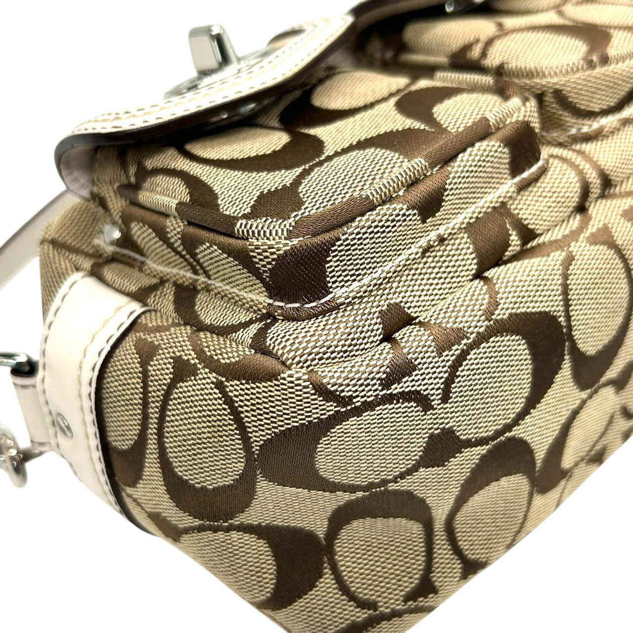 【極美品】COACH コーチ アクセサリーポーチ ハンドバッグ シグネチャー ターンロック キャンバス レザー ブラウン ホワイト レディース コンパクト 可愛い おしゃれ 小物入れ コスメポーチ お出かけ ミニバッグ s84