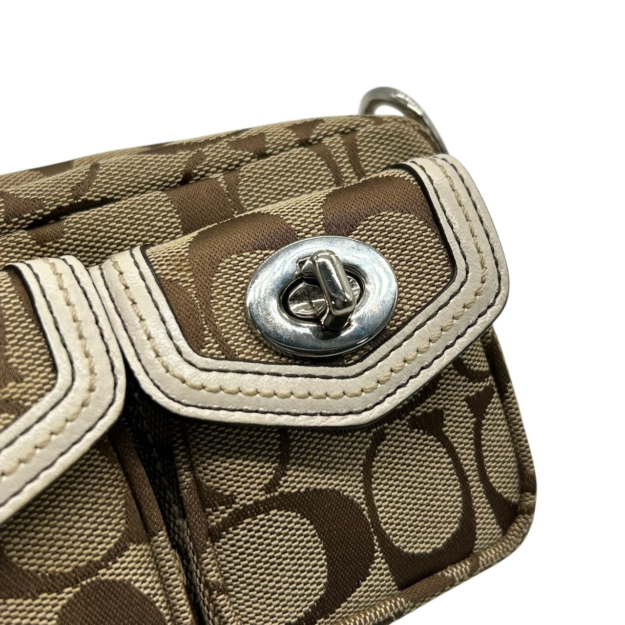 【極美品】COACH コーチ アクセサリーポーチ ハンドバッグ シグネチャー ターンロック キャンバス レザー ブラウン ホワイト レディース コンパクト 可愛い おしゃれ 小物入れ コスメポーチ お出かけ ミニバッグ s84