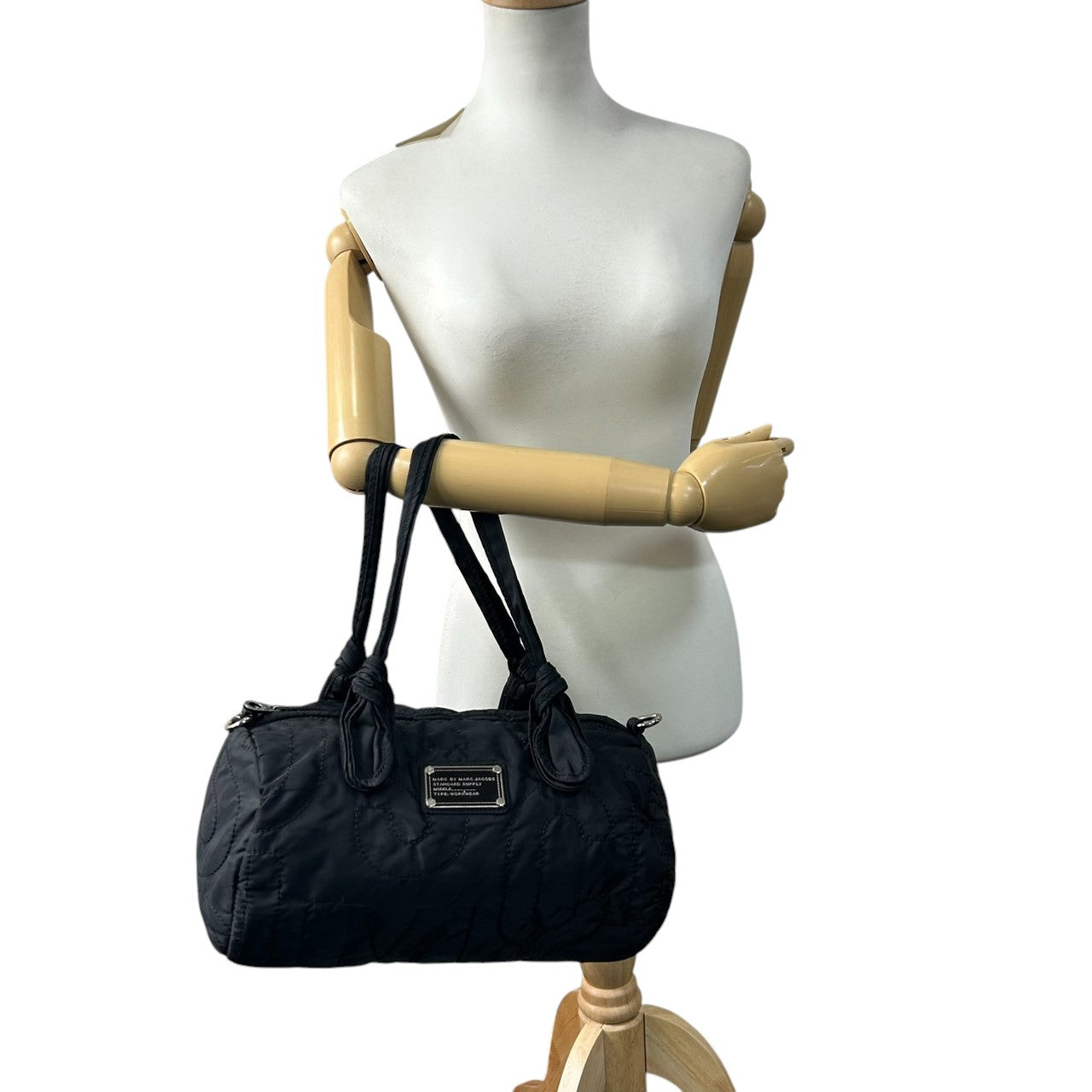 マークバイマークジェイコブス 2WAY ミニボストン ドラムバッグ ハンドバッグ ショルダーバッグ キルティング ナイロン ブラック ワンショルダー 斜め掛け可 レディース 軽量 大容量 旅行 ジムバッグ カジュアル スタイリッシュ WORKWEAR s32