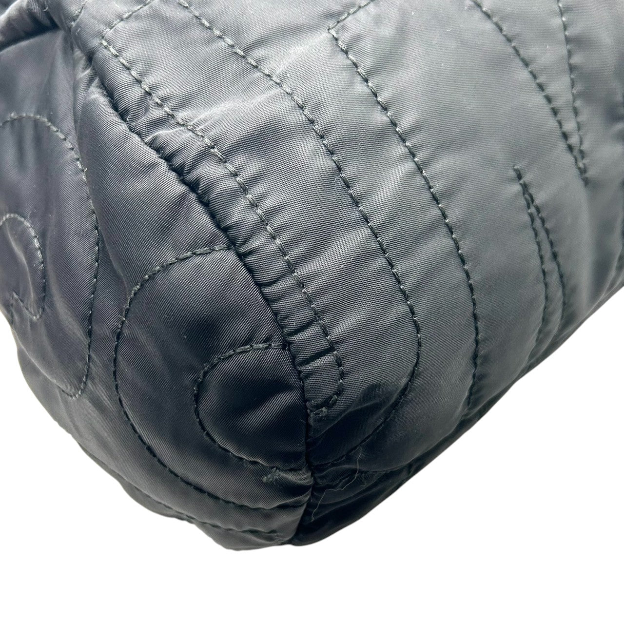 マークバイマークジェイコブス 2WAY ミニボストン ドラムバッグ ハンドバッグ ショルダーバッグ キルティング ナイロン ブラック ワンショルダー 斜め掛け可 レディース 軽量 大容量 旅行 ジムバッグ カジュアル スタイリッシュ WORKWEAR s32