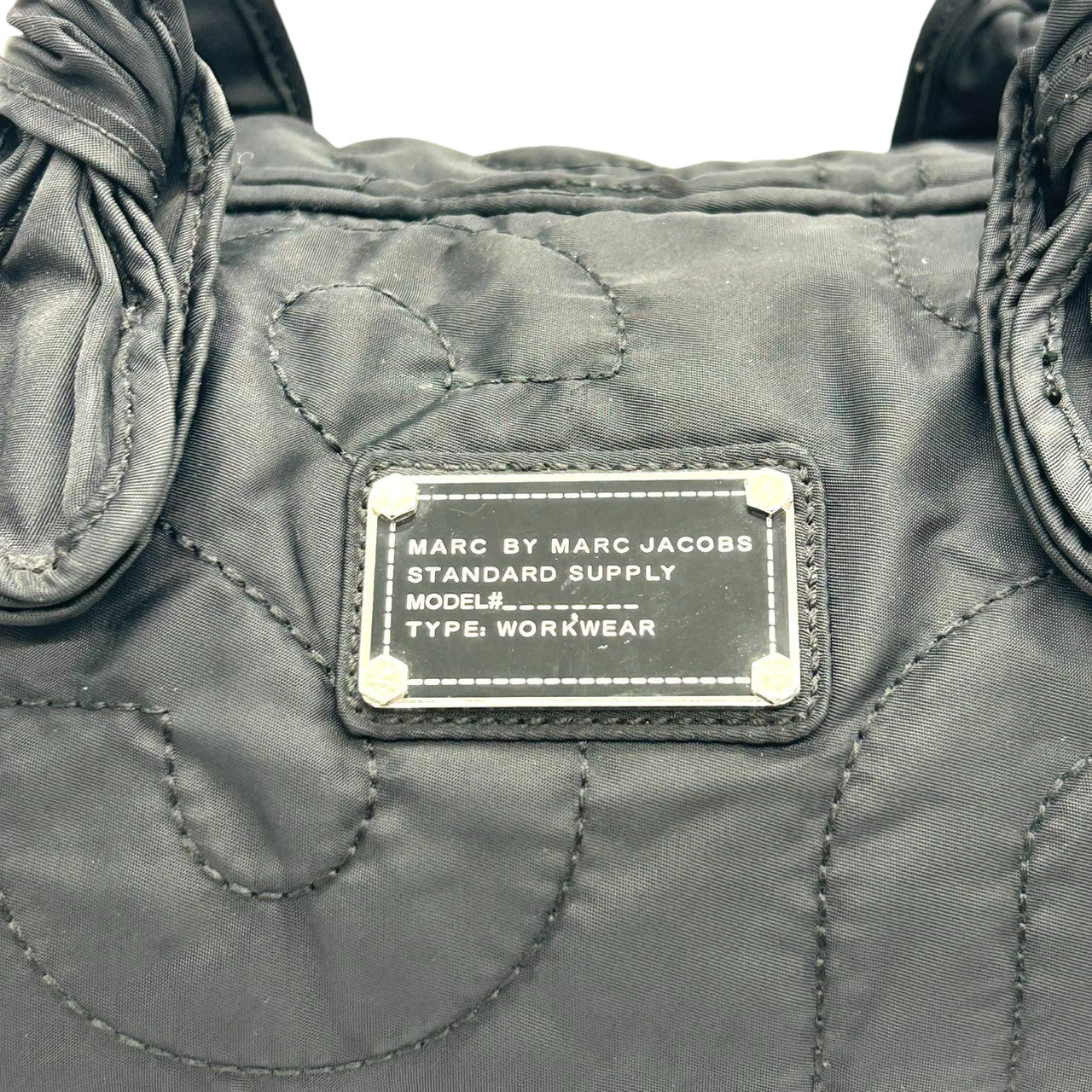 マークバイマークジェイコブス 2WAY ミニボストン ドラムバッグ ハンドバッグ ショルダーバッグ キルティング ナイロン ブラック ワンショルダー 斜め掛け可 レディース 軽量 大容量 旅行 ジムバッグ カジュアル スタイリッシュ WORKWEAR s32