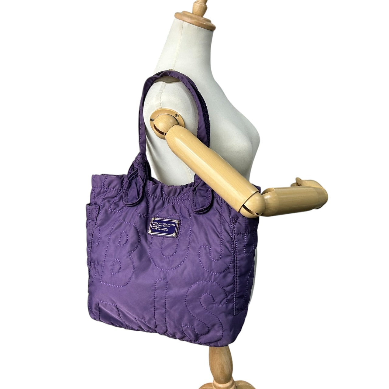 【美品】マークバイマークジェイコブス トートバッグ ハンドバッグ ワンショルダー キルティング ロゴ ナイロン パープル 紫 A4収納可 大容量 軽量 レディース 通勤 通学 マザーズバッグ WORKWEAR s32