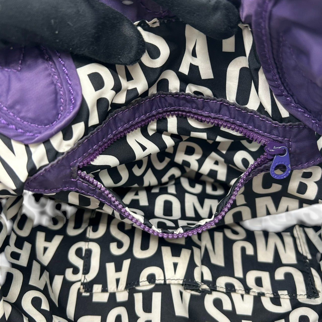 【美品】マークバイマークジェイコブス トートバッグ ハンドバッグ ワンショルダー キルティング ロゴ ナイロン パープル 紫 A4収納可 大容量 軽量 レディース 通勤 通学 マザーズバッグ WORKWEAR s32