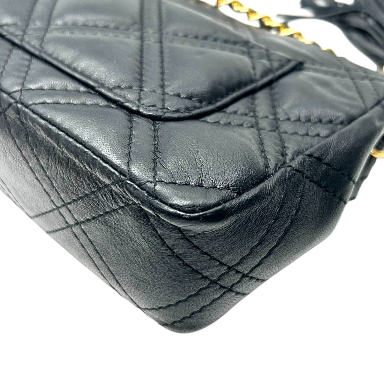 【美品】Le Sabi ルサビ チェーンショルダーバッグ キルティング マトラッセ風 レザー 本革 ブラック ゴールド金具 タッセル 斜め掛け可 クロスボディ レディース エレガント フォーマル パーティ 結婚式 二次会 お呼ばれ 高級感 U8