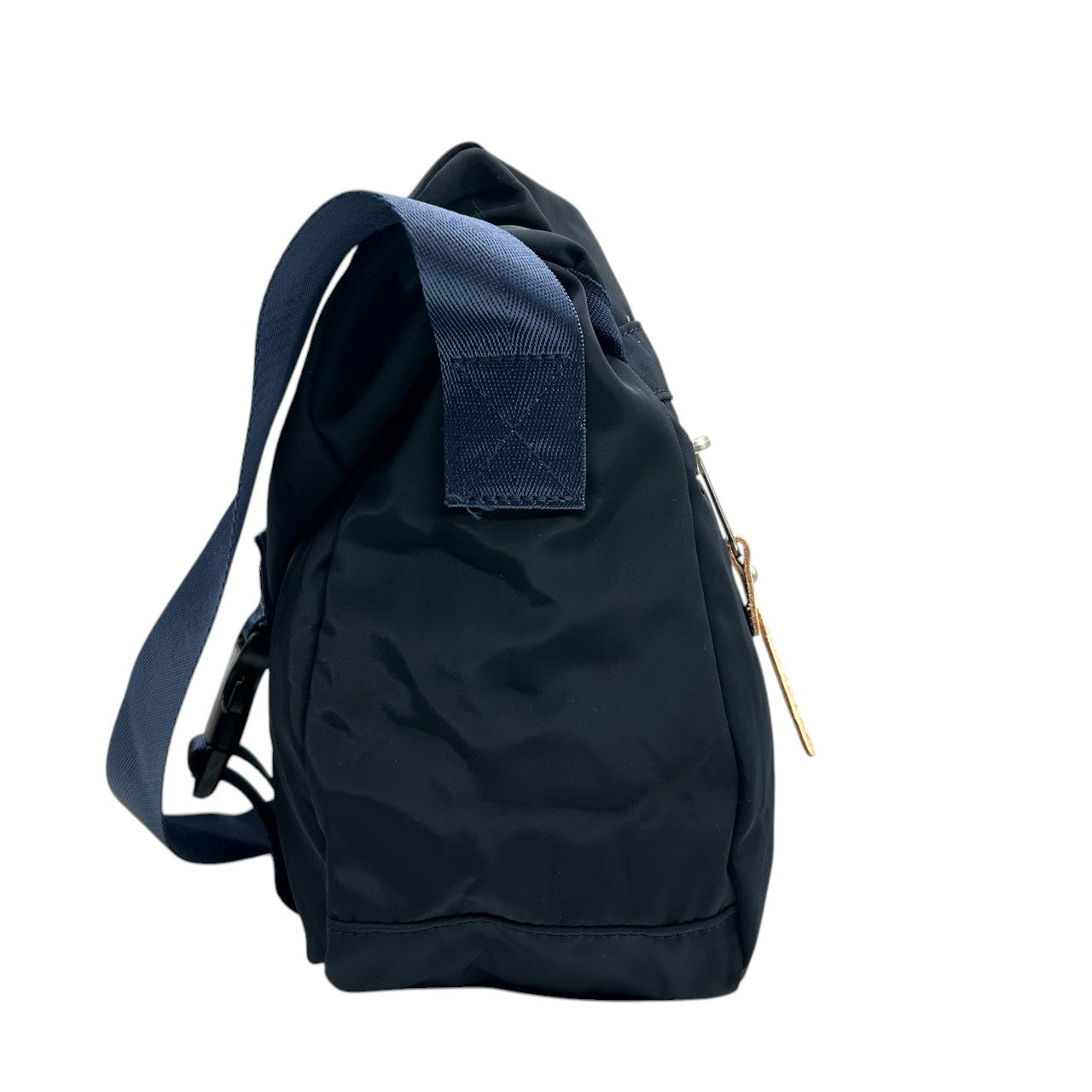 【未使用級／タグ付】アネロ ショルダーバッグ メッセンジャーバッグ 斜め掛け可 ナイロン ネイビー A4可 大容量 軽量 フラップ メンズ レディース ユニセックス 通勤 通学 旅行 カジュアル シンプル おしゃれ 人気モデル anello s79