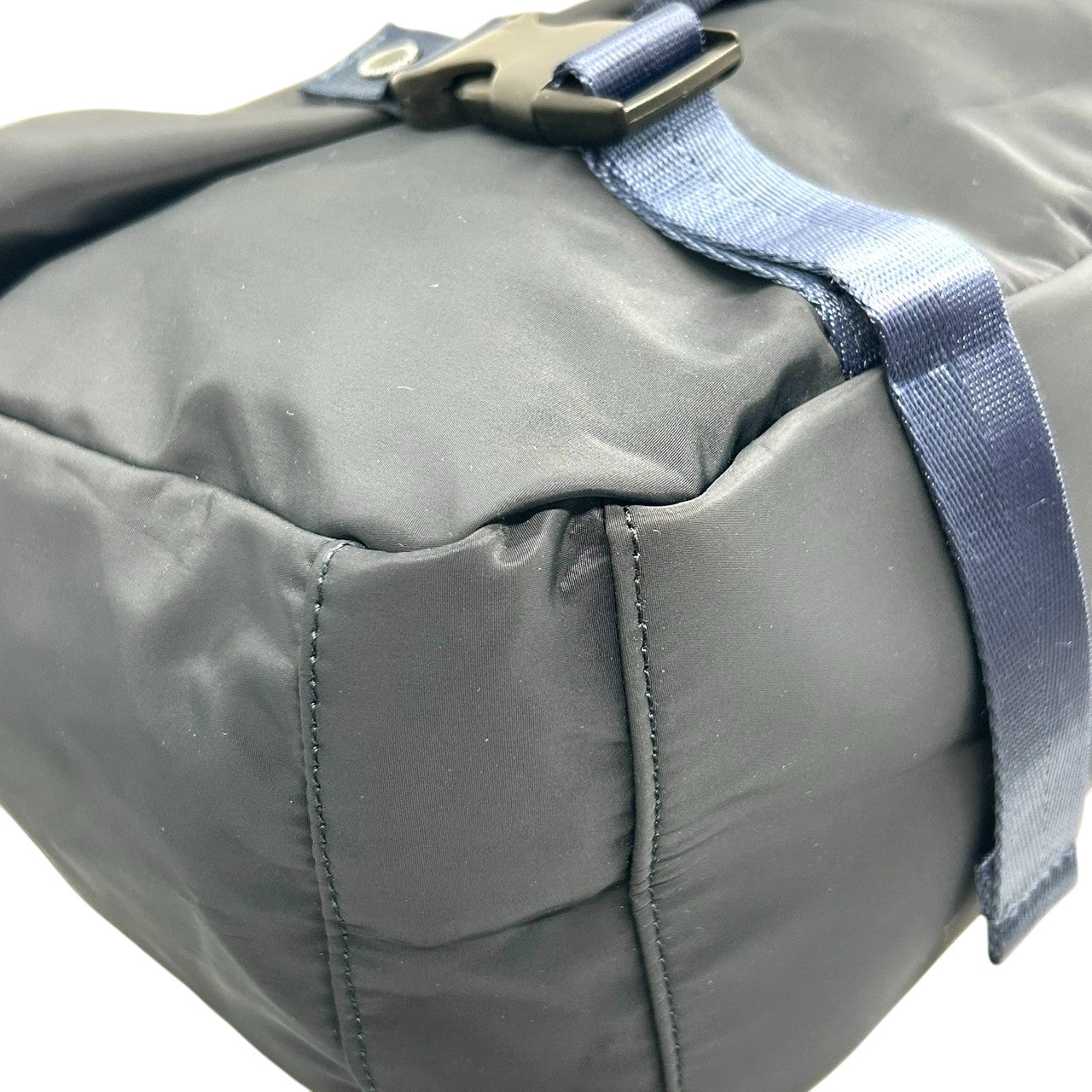 【未使用級／タグ付】アネロ ショルダーバッグ メッセンジャーバッグ 斜め掛け可 ナイロン ネイビー A4可 大容量 軽量 フラップ メンズ レディース ユニセックス 通勤 通学 旅行 カジュアル シンプル おしゃれ 人気モデル anello s79