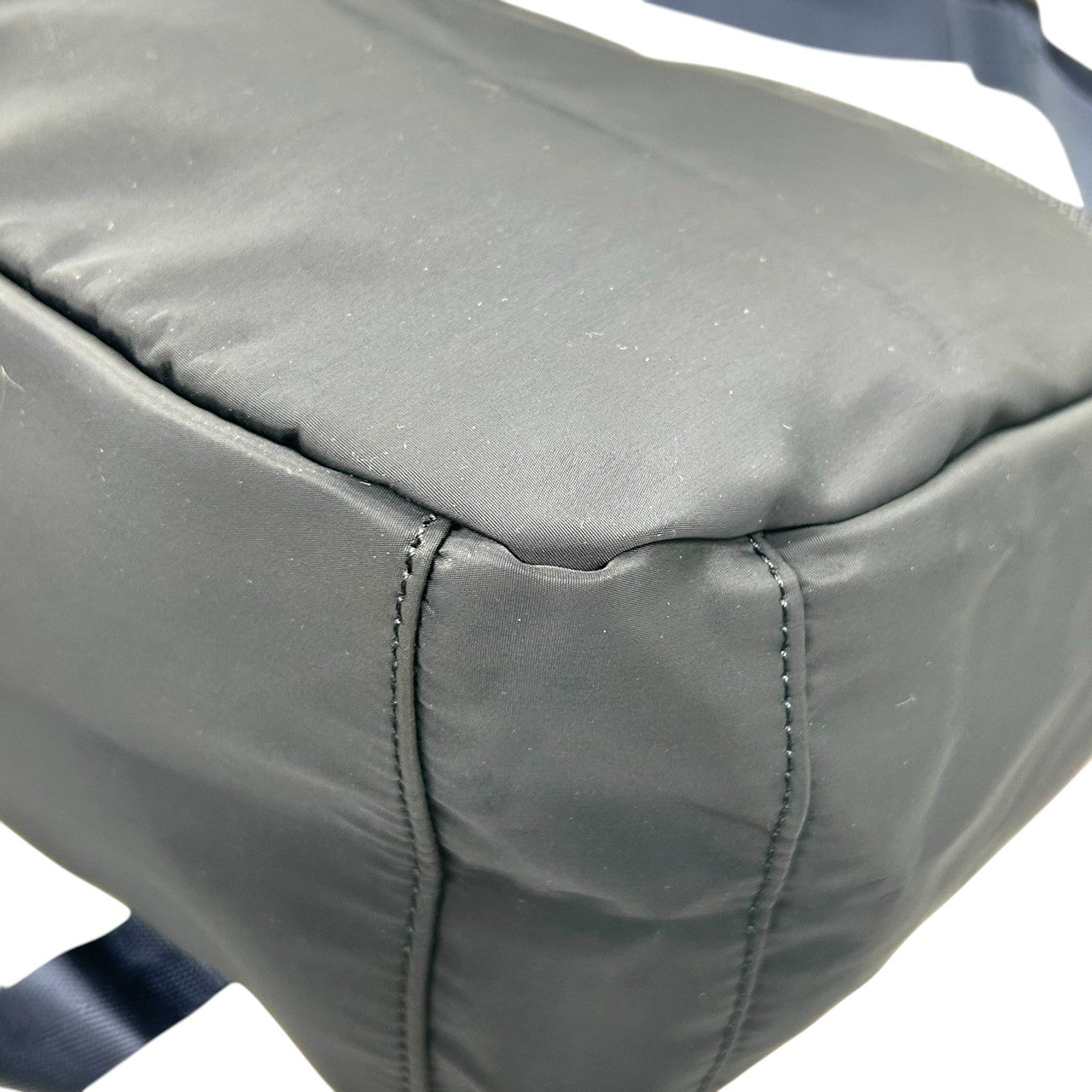 【未使用級／タグ付】アネロ ショルダーバッグ メッセンジャーバッグ 斜め掛け可 ナイロン ネイビー A4可 大容量 軽量 フラップ メンズ レディース ユニセックス 通勤 通学 旅行 カジュアル シンプル おしゃれ 人気モデル anello s79