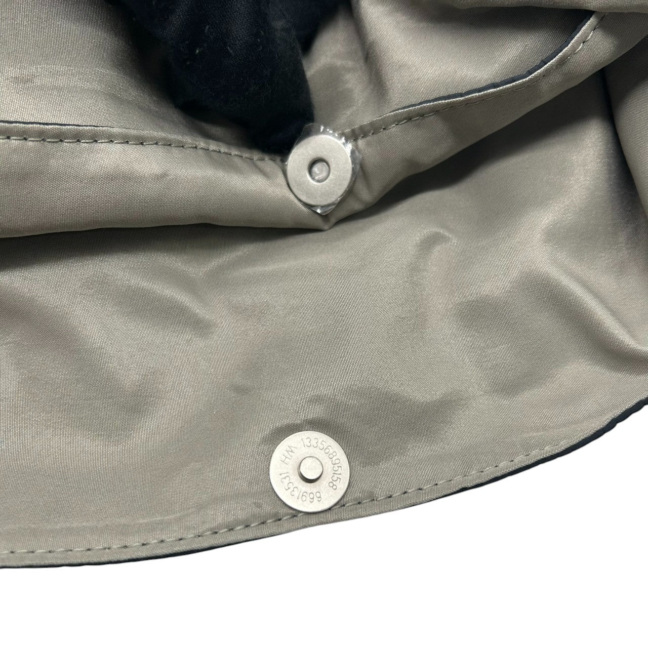 【未使用級／タグ付】アネロ ショルダーバッグ メッセンジャーバッグ 斜め掛け可 ナイロン ネイビー A4可 大容量 軽量 フラップ メンズ レディース ユニセックス 通勤 通学 旅行 カジュアル シンプル おしゃれ 人気モデル anello s79