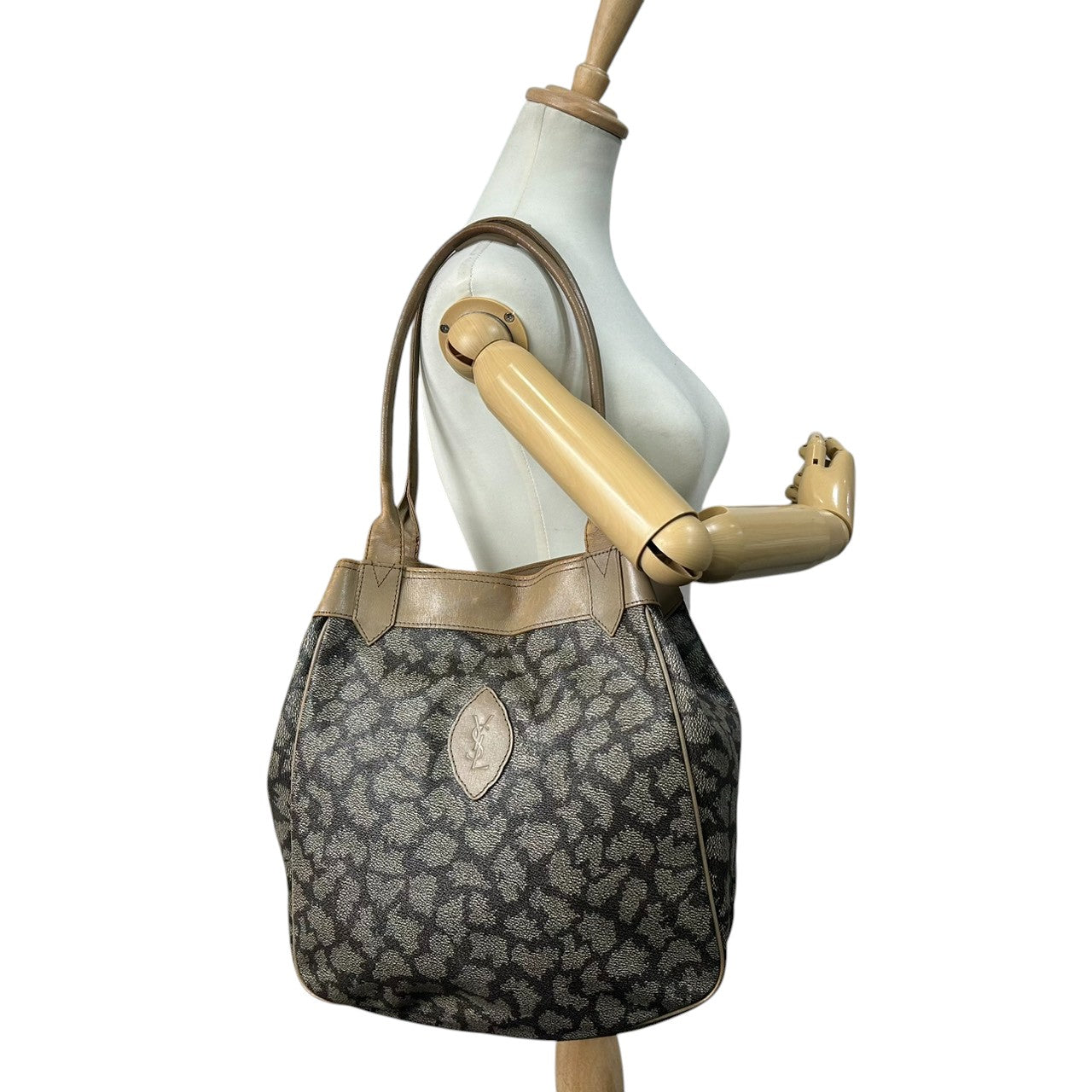 イヴサンローラン トートバッグ ワンショルダー PVC レザー YSLロゴ ジラフ柄 アニマル柄 ブラウン ベージュ A4可 大容量 肩掛け ヴィンテージ レディース クラシック エレガント YVES SAINT LAURENT s83