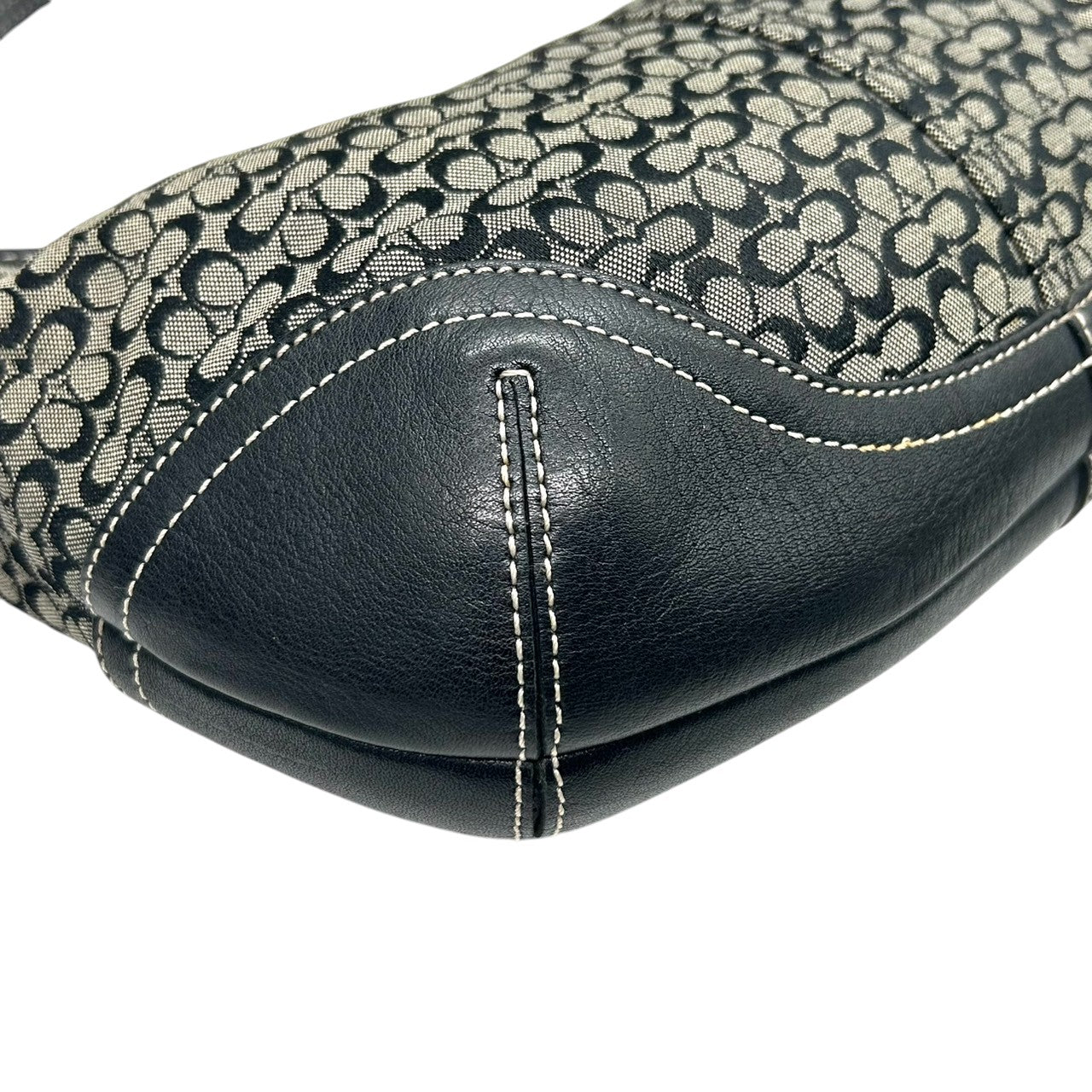 【美品】COACH コーチ ハンドバッグ アクセサリーポーチ ワンショルダー ミニシグネチャー キャンバス レザー 本革 ブラック 黒 レディース 肩掛け コンパクト 軽量 クラシック エレガント デイリーユース 定番人気モデル 6351 s83