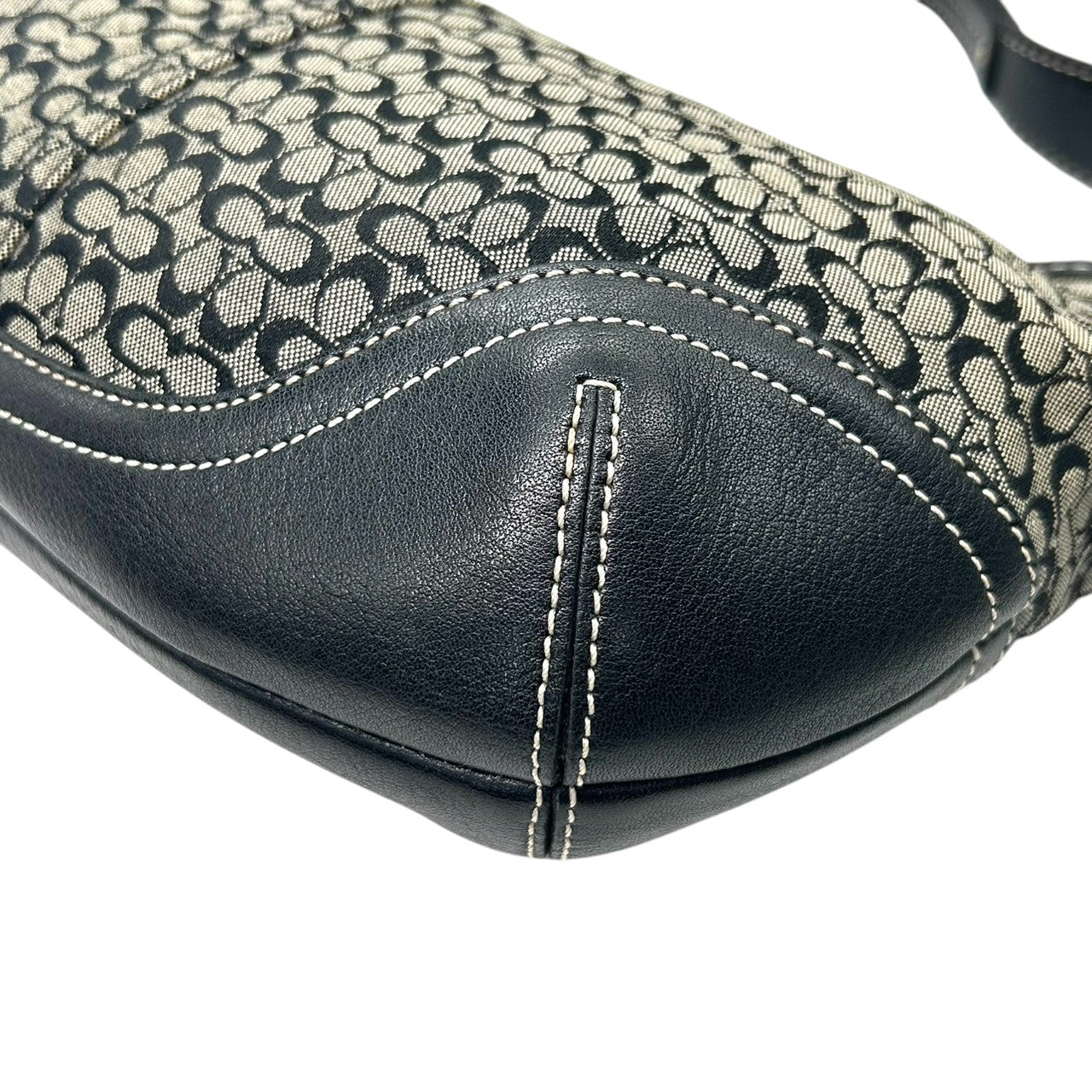 【美品】COACH コーチ ハンドバッグ アクセサリーポーチ ワンショルダー ミニシグネチャー キャンバス レザー 本革 ブラック 黒 レディース 肩掛け コンパクト 軽量 クラシック エレガント デイリーユース 定番人気モデル 6351 s83