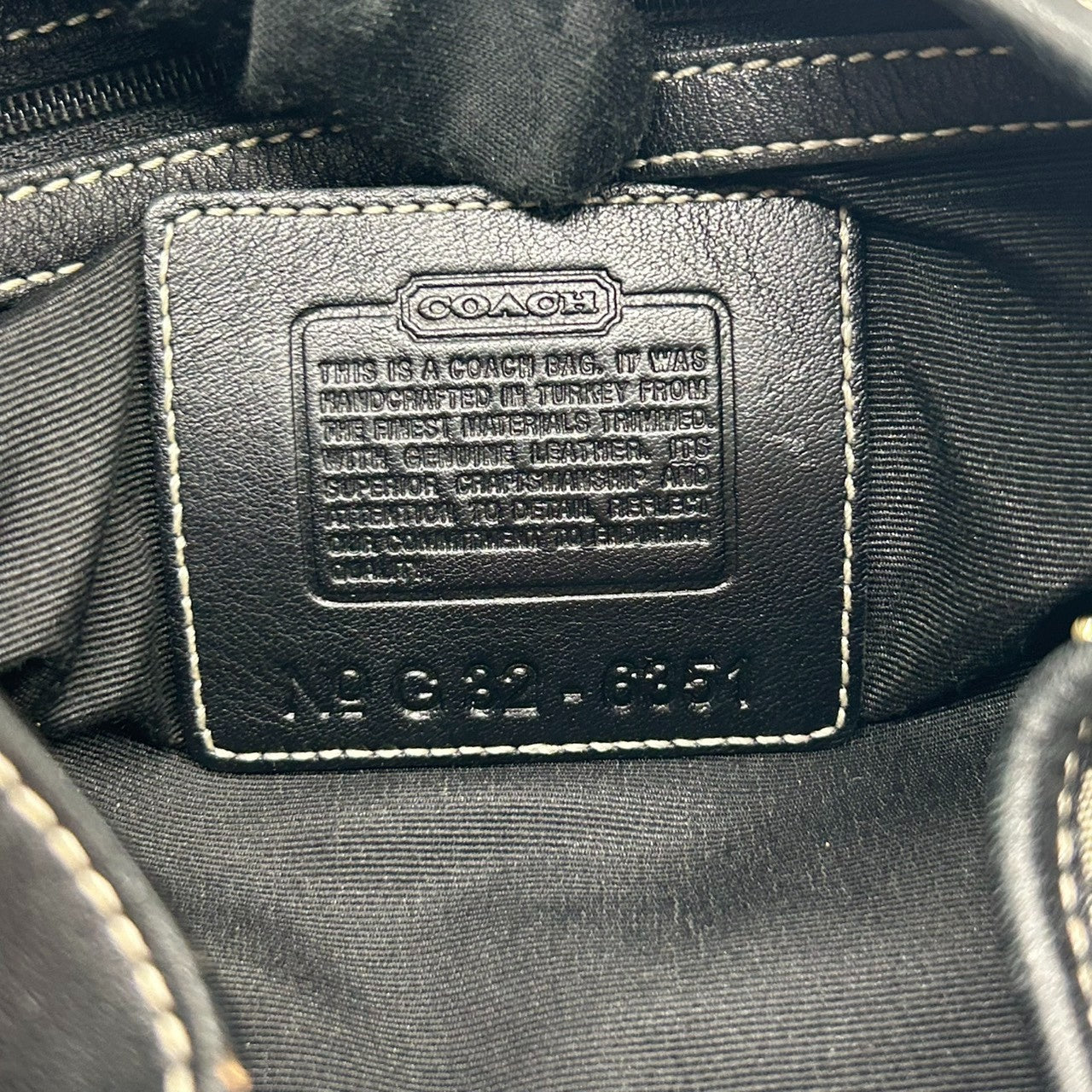 【美品】COACH コーチ ハンドバッグ アクセサリーポーチ ワンショルダー ミニシグネチャー キャンバス レザー 本革 ブラック 黒 レディース 肩掛け コンパクト 軽量 クラシック エレガント デイリーユース 定番人気モデル 6351 s83