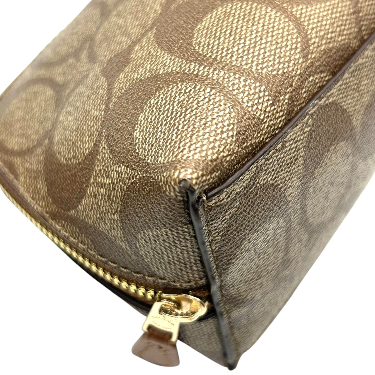 【美品】COACH コーチ ポーチ 化粧ポーチ コスメポーチ シグネチャー Cロゴ 総柄 PVC ブラウン 舟形 小物入れ トラベル バッグインバッグ レディース 定番人気 コンパクト 軽量 おしゃれ 大人可愛い F53385 s83