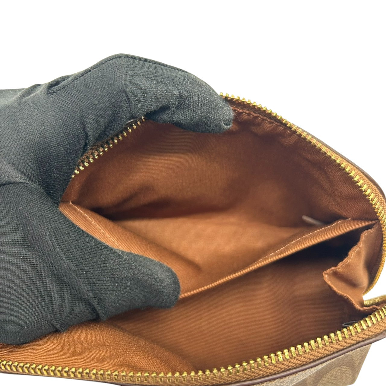 【美品】COACH コーチ ポーチ 化粧ポーチ コスメポーチ シグネチャー Cロゴ 総柄 PVC ブラウン 舟形 小物入れ トラベル バッグインバッグ レディース 定番人気 コンパクト 軽量 おしゃれ 大人可愛い F53385 s83