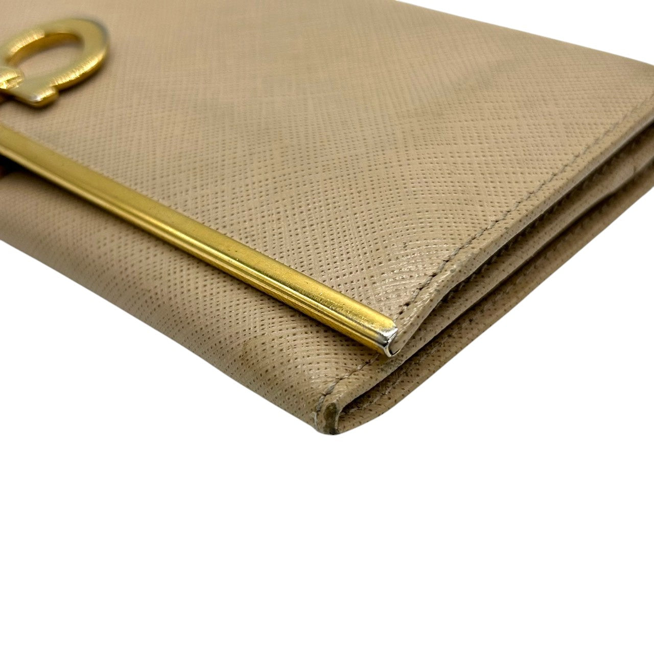 サルヴァトーレフェラガモ 長財布 ロングウォレット ガンチーニ PVC レザー ベージュ ゴールド金具 二つ折り レディース メンズ ユニセックス 定番人気 エレガント 上品 クラシック フェミニン Salvatore Ferragamo 箱付き w2