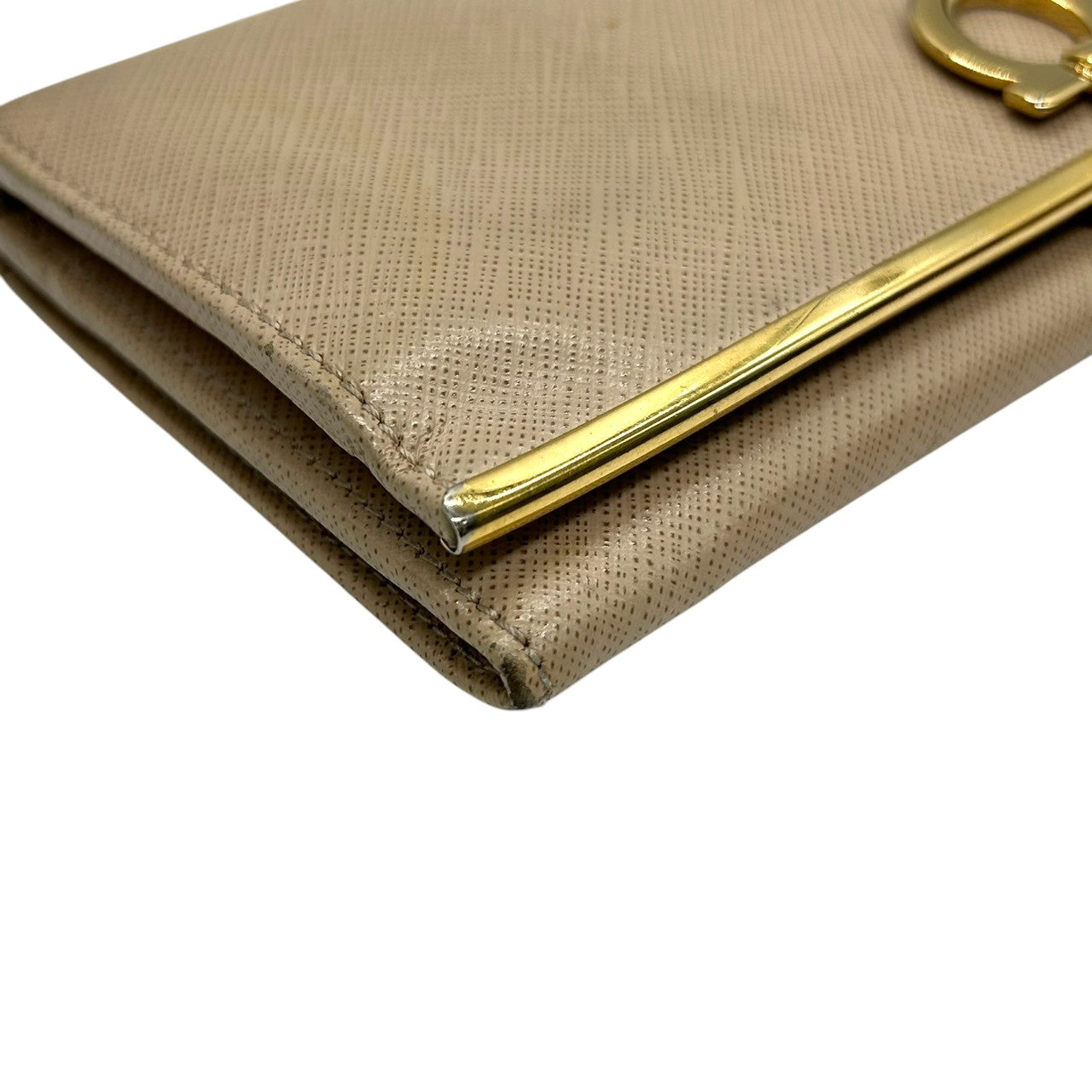 サルヴァトーレフェラガモ 長財布 ロングウォレット ガンチーニ PVC レザー ベージュ ゴールド金具 二つ折り レディース メンズ ユニセックス 定番人気 エレガント 上品 クラシック フェミニン Salvatore Ferragamo 箱付き w2