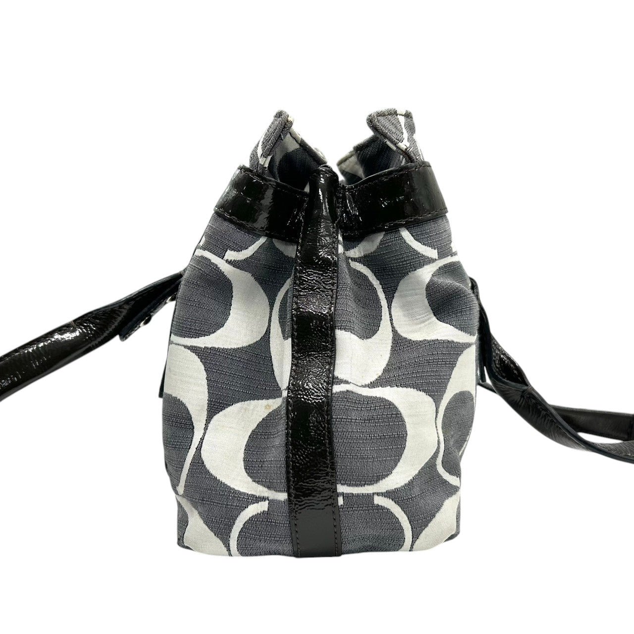 コーチ ハンドバッグ ワンショルダー オプアート シグネチャー キャンバス パテントレザー グレー ブラック レディース 肩掛け 通勤 通学 カジュアル スタイリッシュ モノトーン デザイン性 人気モデル COACH 13290 s82