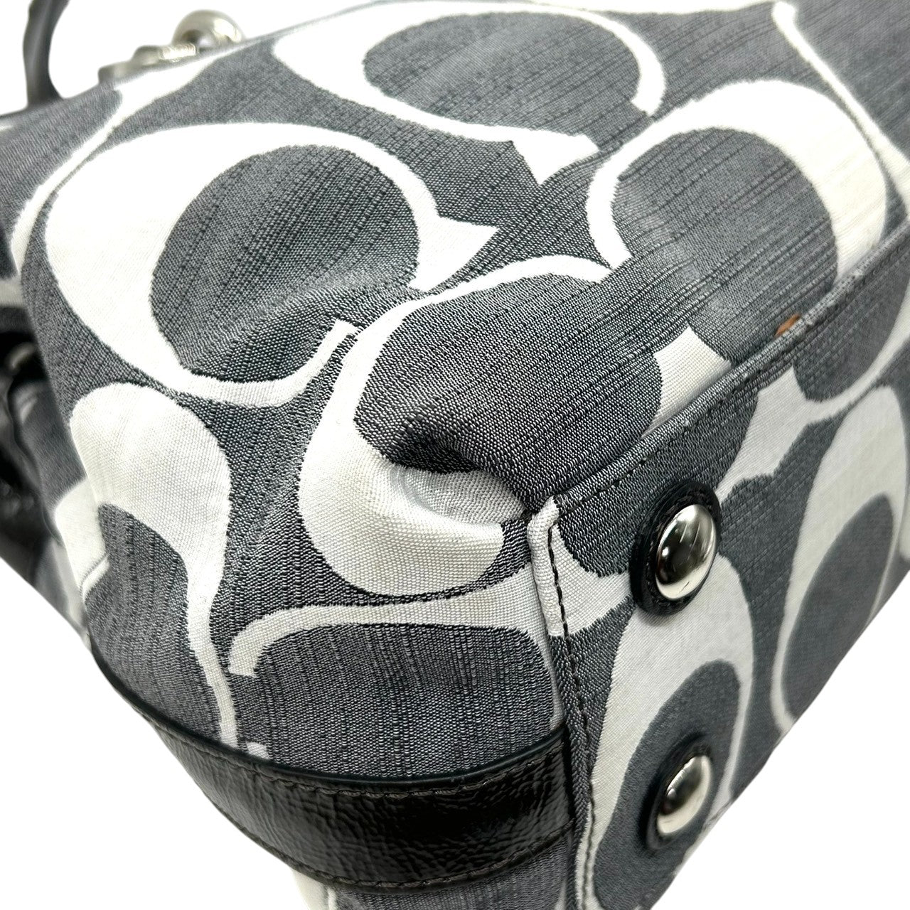 コーチ ハンドバッグ ワンショルダー オプアート シグネチャー キャンバス パテントレザー グレー ブラック レディース 肩掛け 通勤 通学 カジュアル スタイリッシュ モノトーン デザイン性 人気モデル COACH 13290 s82