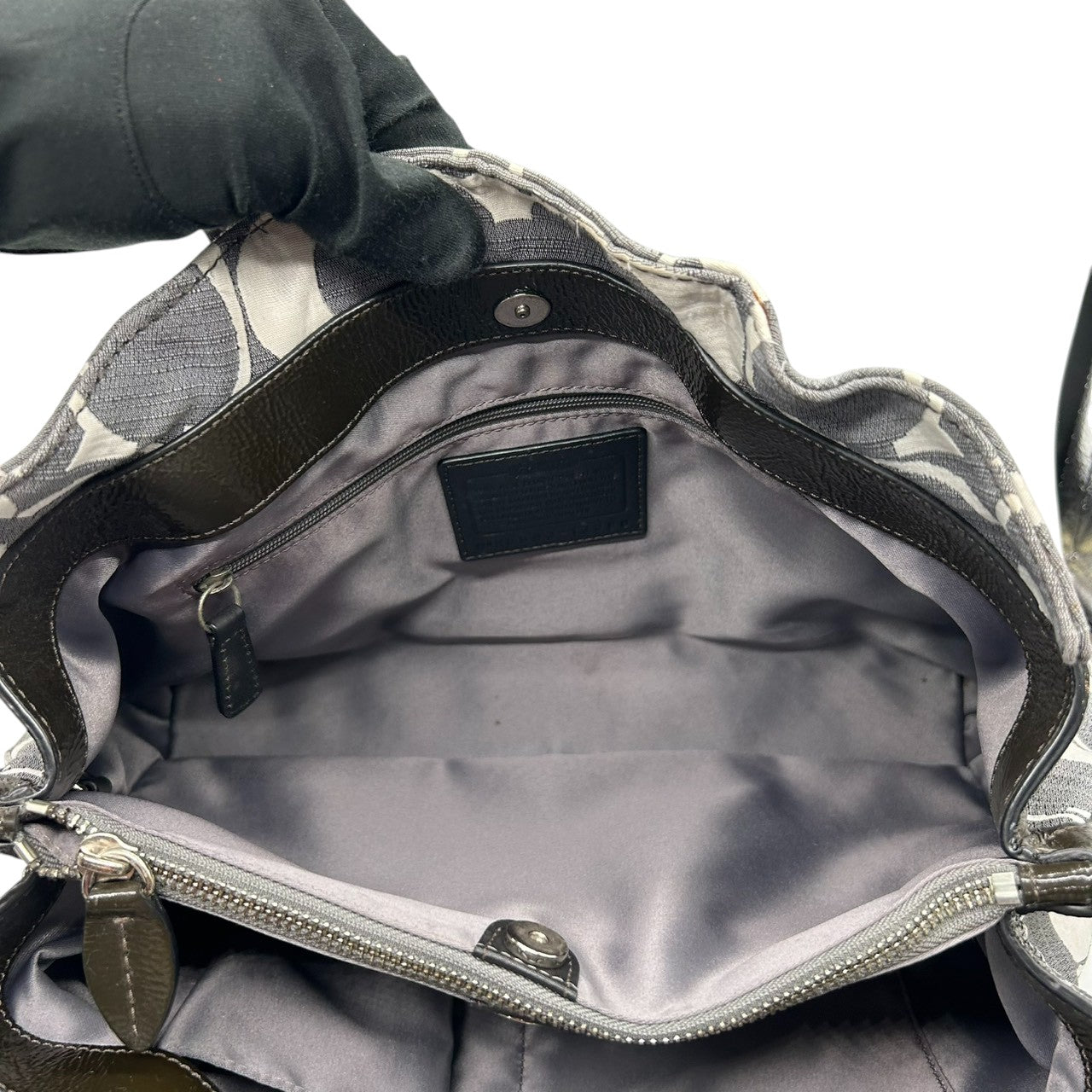 コーチ ハンドバッグ ワンショルダー オプアート シグネチャー キャンバス パテントレザー グレー ブラック レディース 肩掛け 通勤 通学 カジュアル スタイリッシュ モノトーン デザイン性 人気モデル COACH 13290 s82