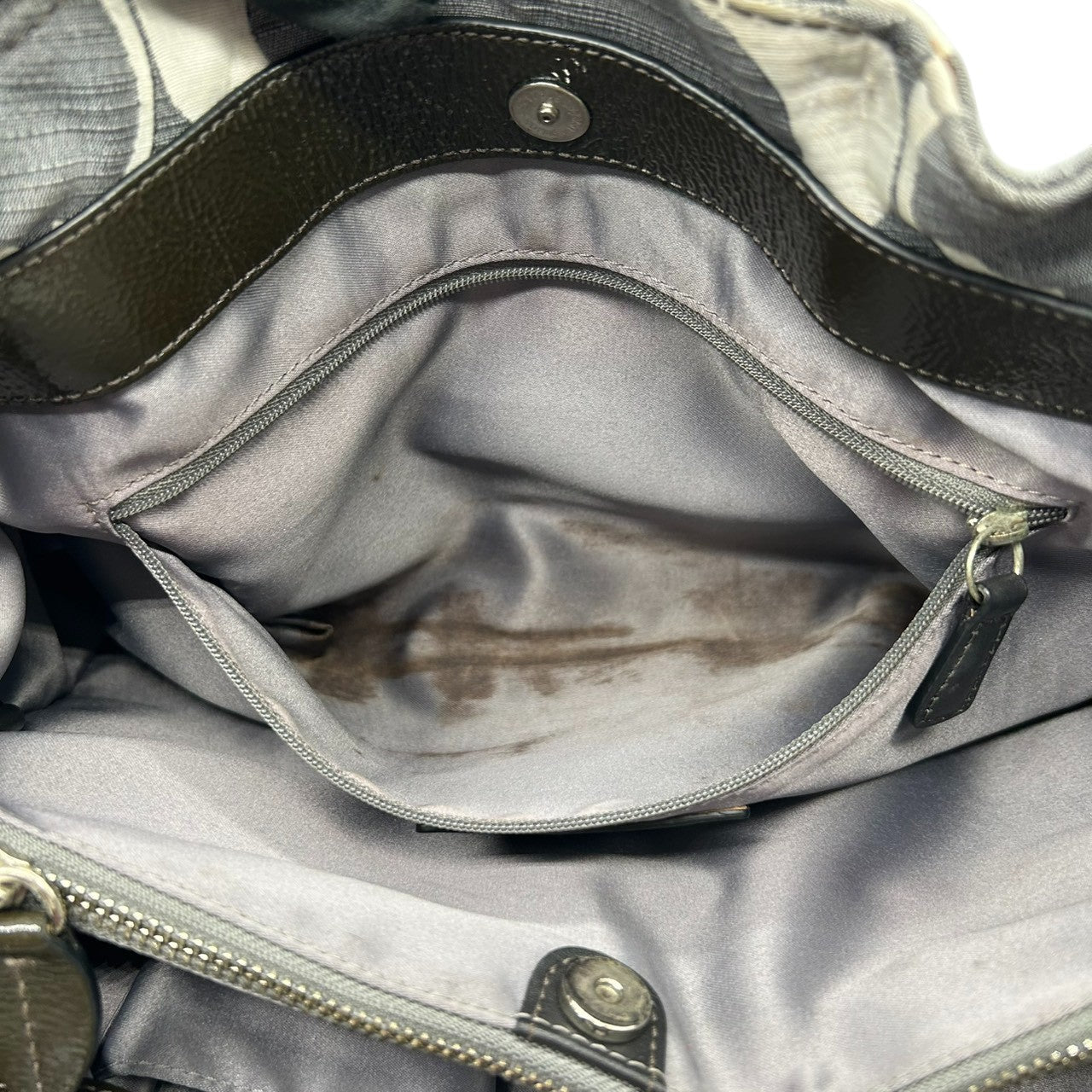 コーチ ハンドバッグ ワンショルダー オプアート シグネチャー キャンバス パテントレザー グレー ブラック レディース 肩掛け 通勤 通学 カジュアル スタイリッシュ モノトーン デザイン性 人気モデル COACH 13290 s82