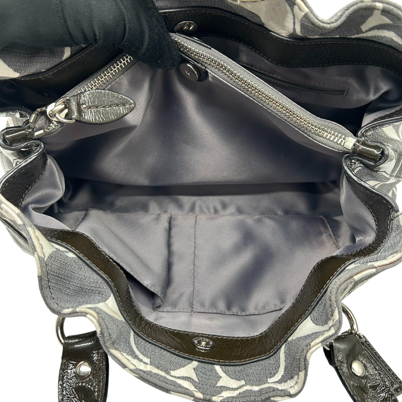 コーチ ハンドバッグ ワンショルダー オプアート シグネチャー キャンバス パテントレザー グレー ブラック レディース 肩掛け 通勤 通学 カジュアル スタイリッシュ モノトーン デザイン性 人気モデル COACH 13290 s82