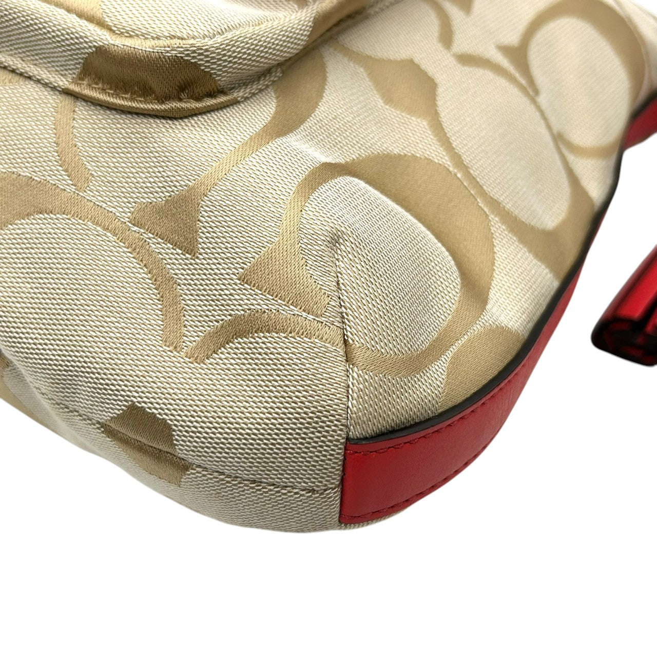 【極美品】コーチ レガシー 2WAY ショルダーバッグ シグネチャー キャンバス レザー 本革 ベージュ ゴールド レッド タッセル ターンロック 斜め掛け 肩掛け レディース 未使用級 エレガント フェミニン 大人可愛い COACH 22392 s82