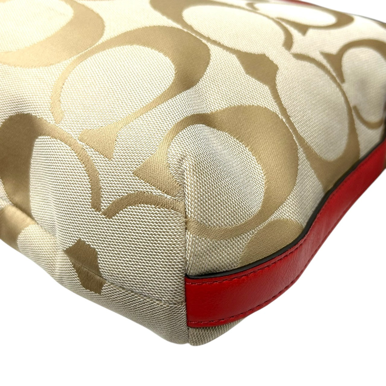 【極美品】コーチ レガシー 2WAY ショルダーバッグ シグネチャー キャンバス レザー 本革 ベージュ ゴールド レッド タッセル ターンロック 斜め掛け 肩掛け レディース 未使用級 エレガント フェミニン 大人可愛い COACH 22392 s82