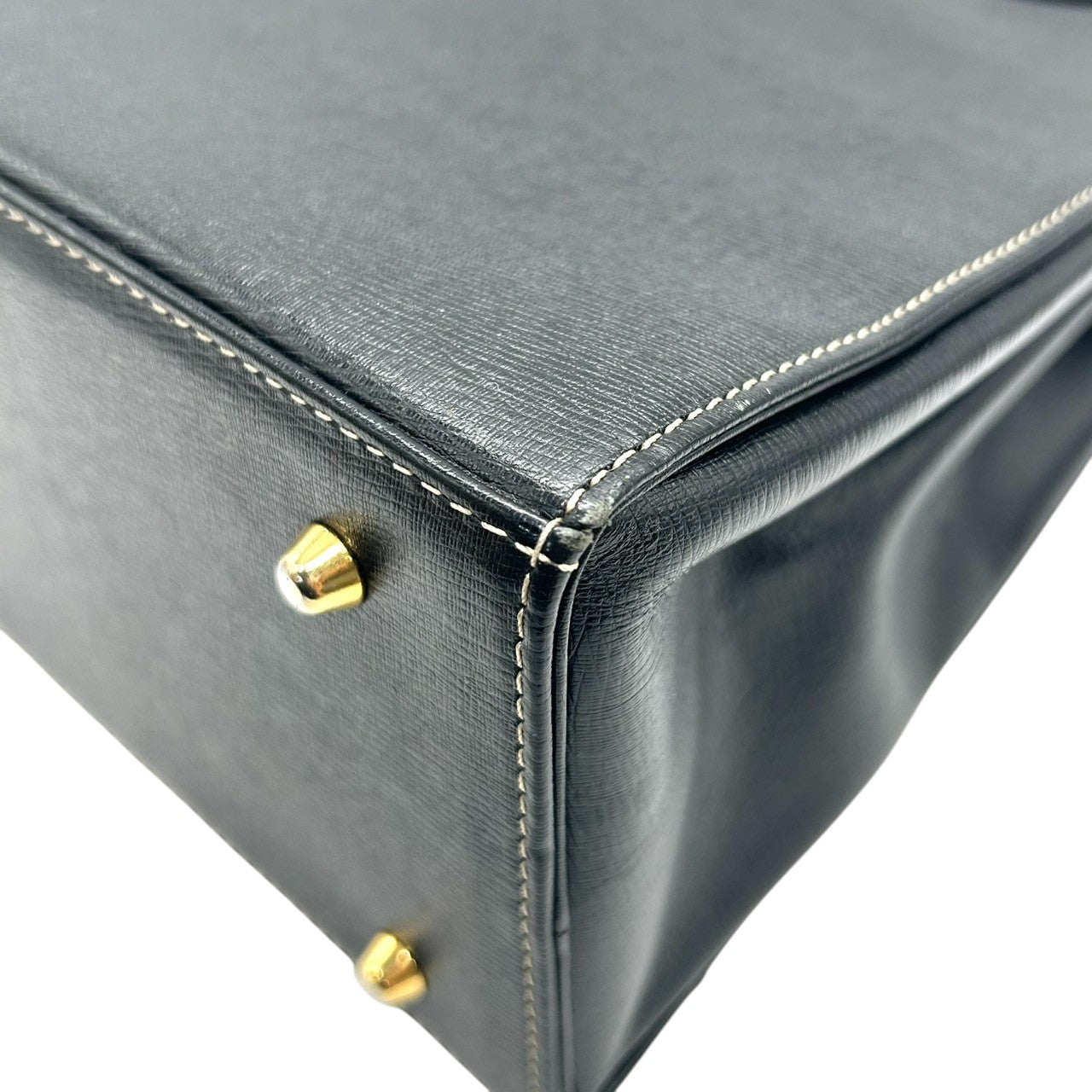 【美品】BURBERRY バーバリー ハンドバッグ トートバッグ レザー 本革 ブラック 黒 ゴールド金具 ロゴプレート 自立可 レディース フォーマル ビジネス オフィス 冠婚葬祭 セレモニー エレガント 上品 きれいめ クラシック s34