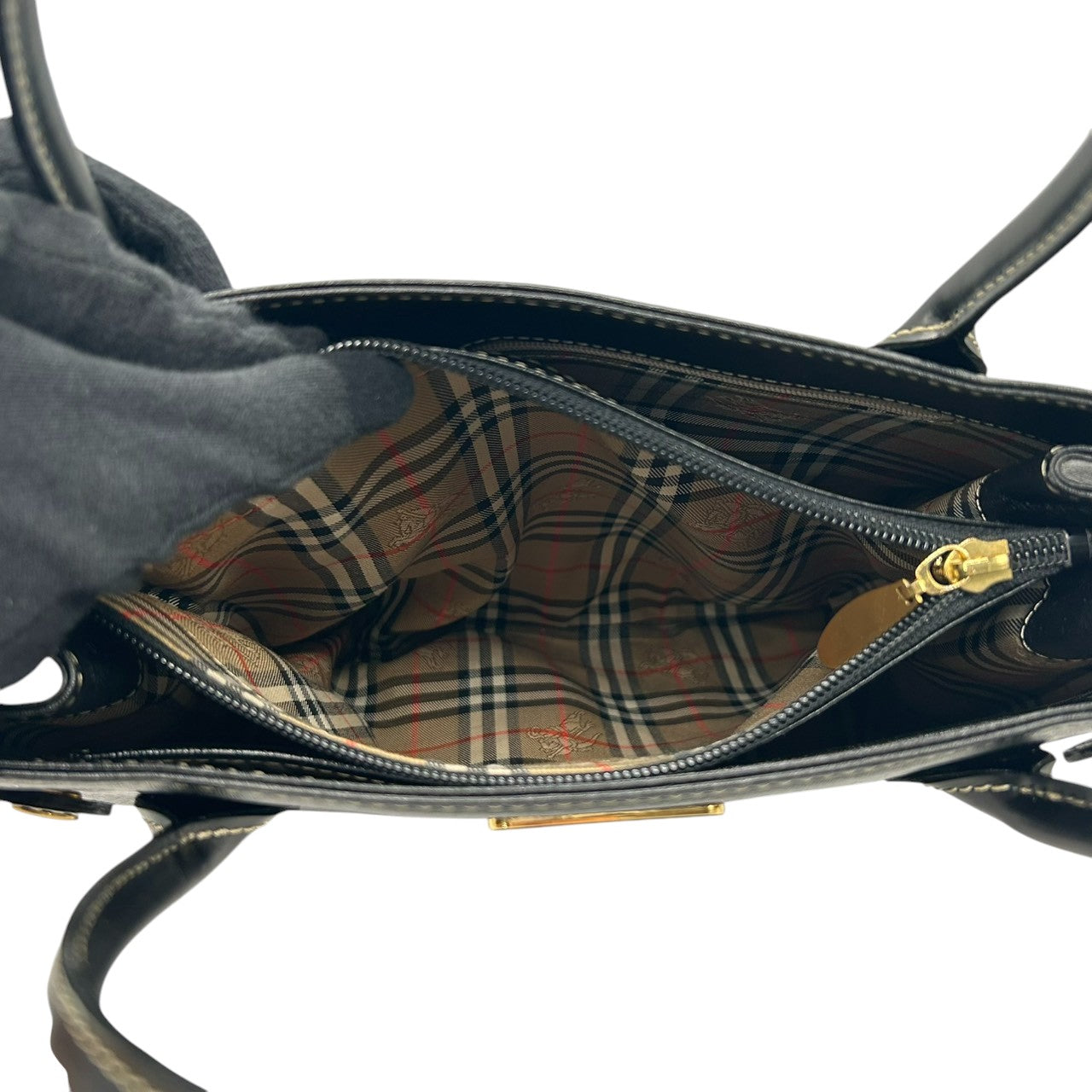 【美品】BURBERRY バーバリー ハンドバッグ トートバッグ レザー 本革 ブラック 黒 ゴールド金具 ロゴプレート 自立可 レディース フォーマル ビジネス オフィス 冠婚葬祭 セレモニー エレガント 上品 きれいめ クラシック s34