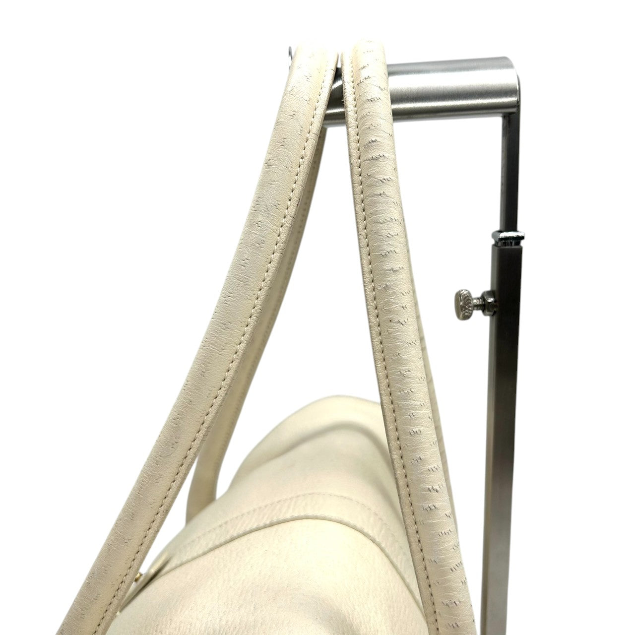 サルヴァトーレフェラガモ ハンドバッグ トートバッグ ガンチーニ レザー 本革 ホワイト系 ゴールド金具 レディース フォーマル ビジネス エレガント 上品 きれいめ 大容量 自立可 イタリア製 型番AB-21 6394 s3