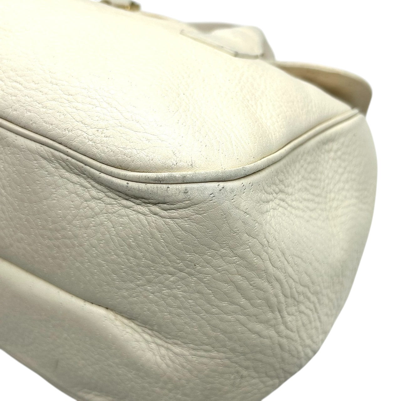 サルヴァトーレフェラガモ ハンドバッグ トートバッグ ガンチーニ レザー 本革 ホワイト系 ゴールド金具 レディース フォーマル ビジネス エレガント 上品 きれいめ 大容量 自立可 イタリア製 型番AB-21 6394 s3