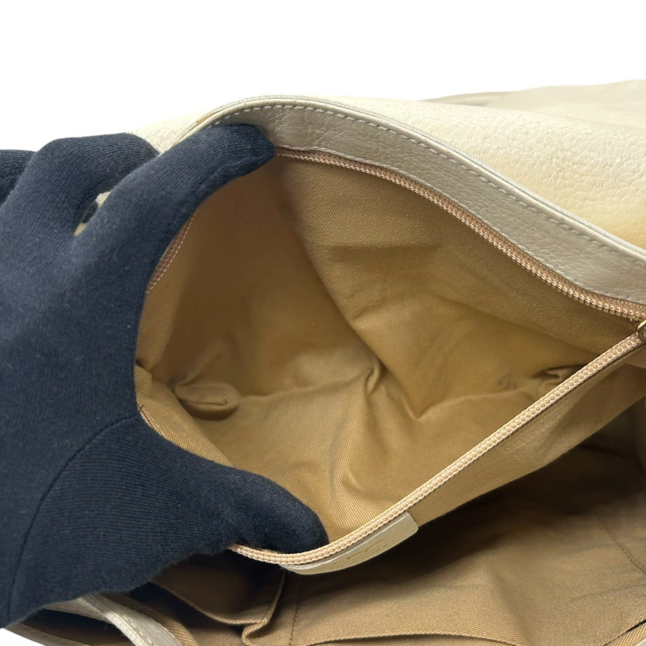 サルヴァトーレフェラガモ ハンドバッグ トートバッグ ガンチーニ レザー 本革 ホワイト系 ゴールド金具 レディース フォーマル ビジネス エレガント 上品 きれいめ 大容量 自立可 イタリア製 型番AB-21 6394 s3