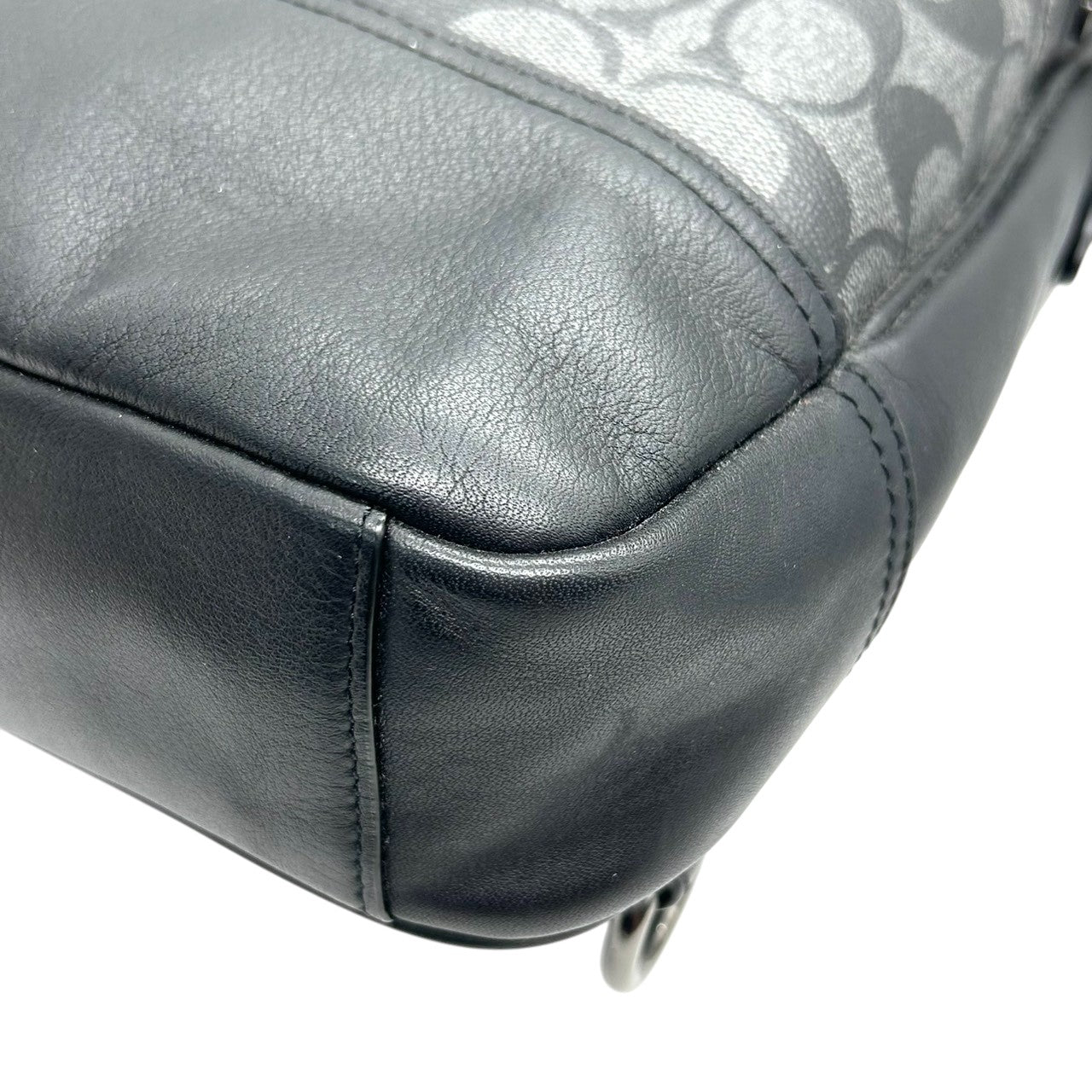 【美品】コーチ ボディバッグ スリングバッグ シグネチャー PVC レザー ブラック グレー ワンショルダー 斜め掛け可 メンズ レディース ユニセックス コンパクト 軽量 旅行 アウトドア カジュアル スタイリッシュ COACH C2932 s18