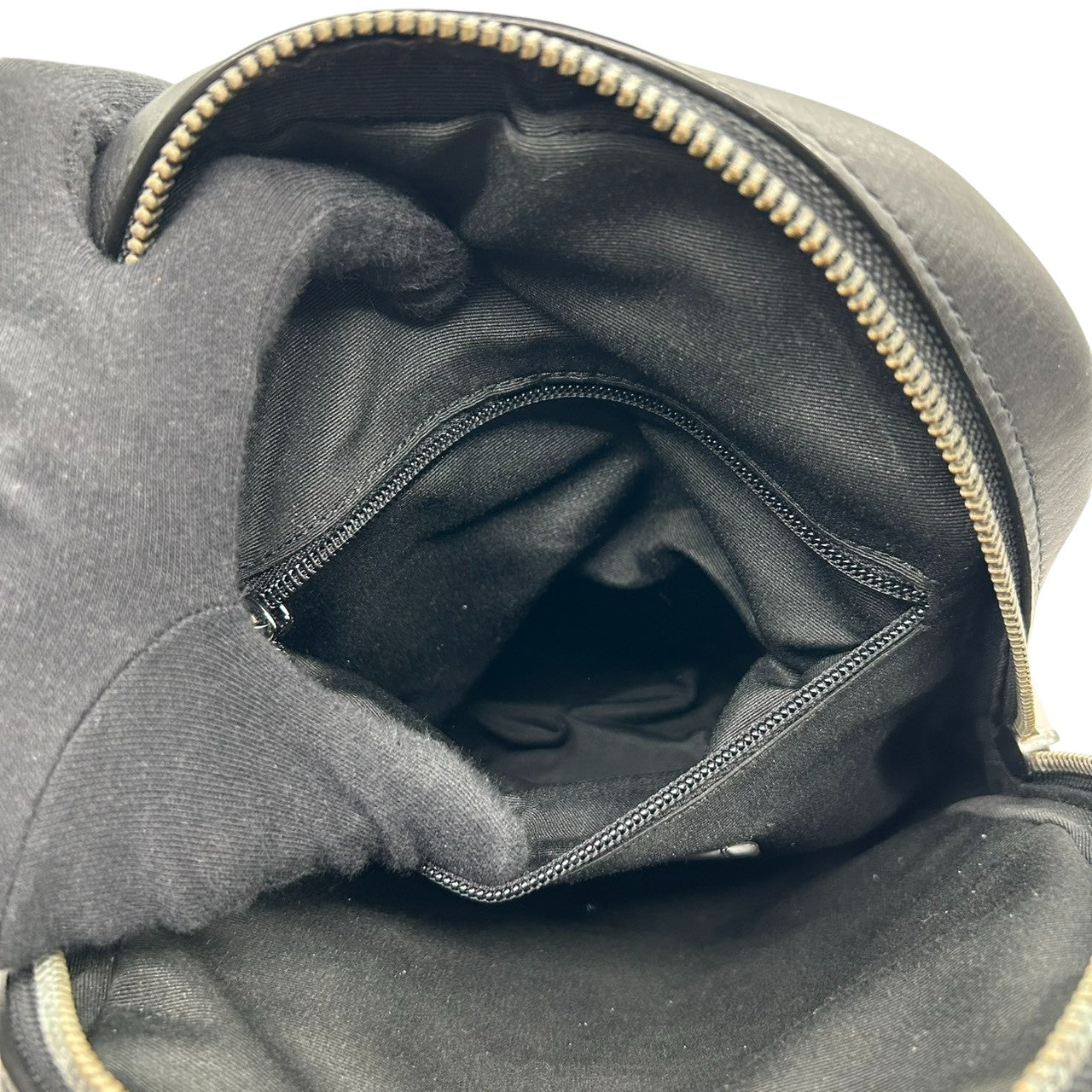 【美品】コーチ ボディバッグ スリングバッグ シグネチャー PVC レザー ブラック グレー ワンショルダー 斜め掛け可 メンズ レディース ユニセックス コンパクト 軽量 旅行 アウトドア カジュアル スタイリッシュ COACH C2932 s18