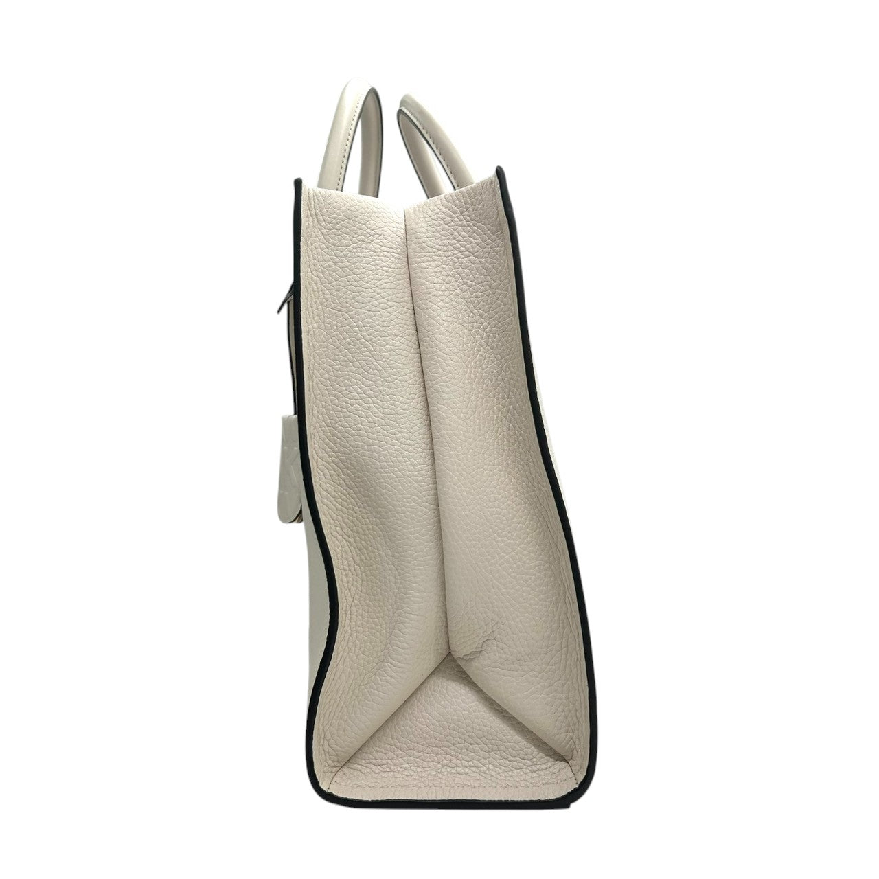 【美品】マイケルコース 2WAY トートバッグ ショルダーバッグ レザー ホワイト系 A4可 大容量 斜め掛け 肩掛け レディース 通勤 通学 ビジネス オフィス きれいめ 上品 フェミニン 自立可 MKロゴ チャーム付き MICHAEL KORS s18