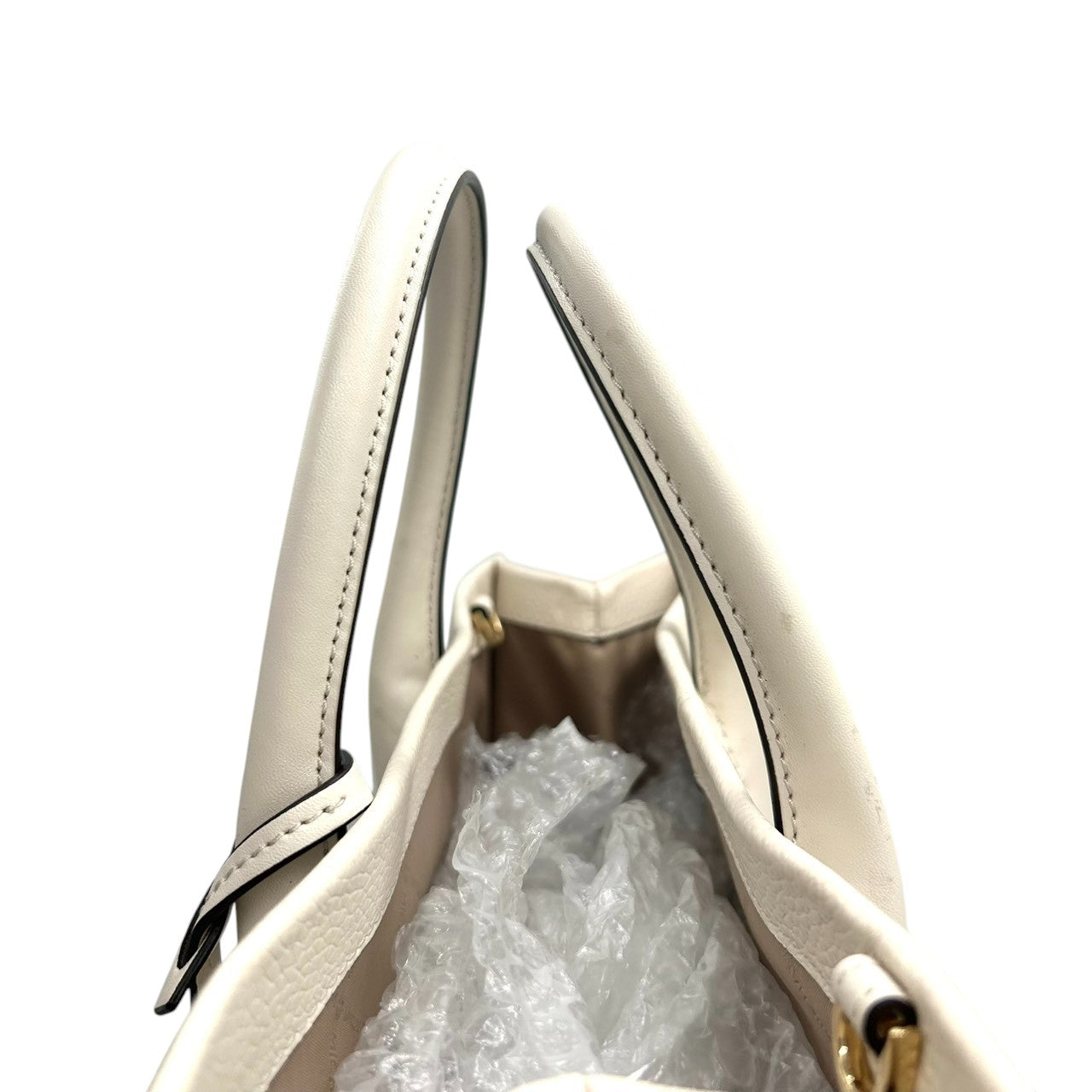 【美品】マイケルコース 2WAY トートバッグ ショルダーバッグ レザー ホワイト系 A4可 大容量 斜め掛け 肩掛け レディース 通勤 通学 ビジネス オフィス きれいめ 上品 フェミニン 自立可 MKロゴ チャーム付き MICHAEL KORS s18