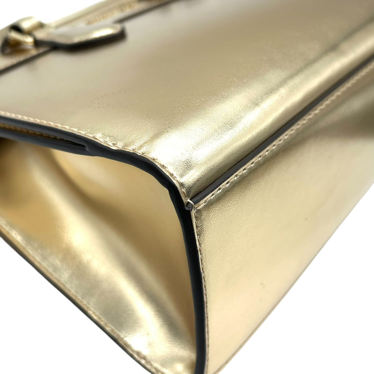 【美品】マイケルコース 2WAY ハンドバッグ ショルダーバッグ ゴールド PVC 型押しレザー エレガント MKロゴチャーム レディース 斜め掛け可 自立可 MICHAEL KORS 通勤通学 パーティバッグ ゴージャス サッチェル s34