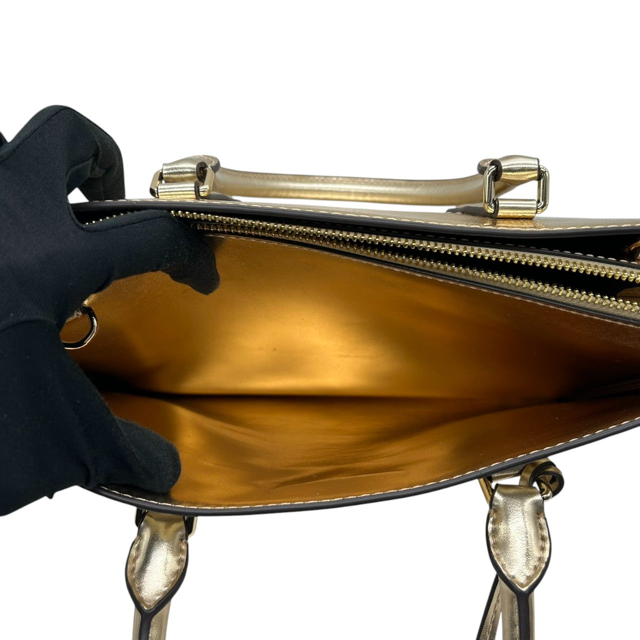 【美品】マイケルコース 2WAY ハンドバッグ ショルダーバッグ ゴールド PVC 型押しレザー エレガント MKロゴチャーム レディース 斜め掛け可 自立可 MICHAEL KORS 通勤通学 パーティバッグ ゴージャス サッチェル s34